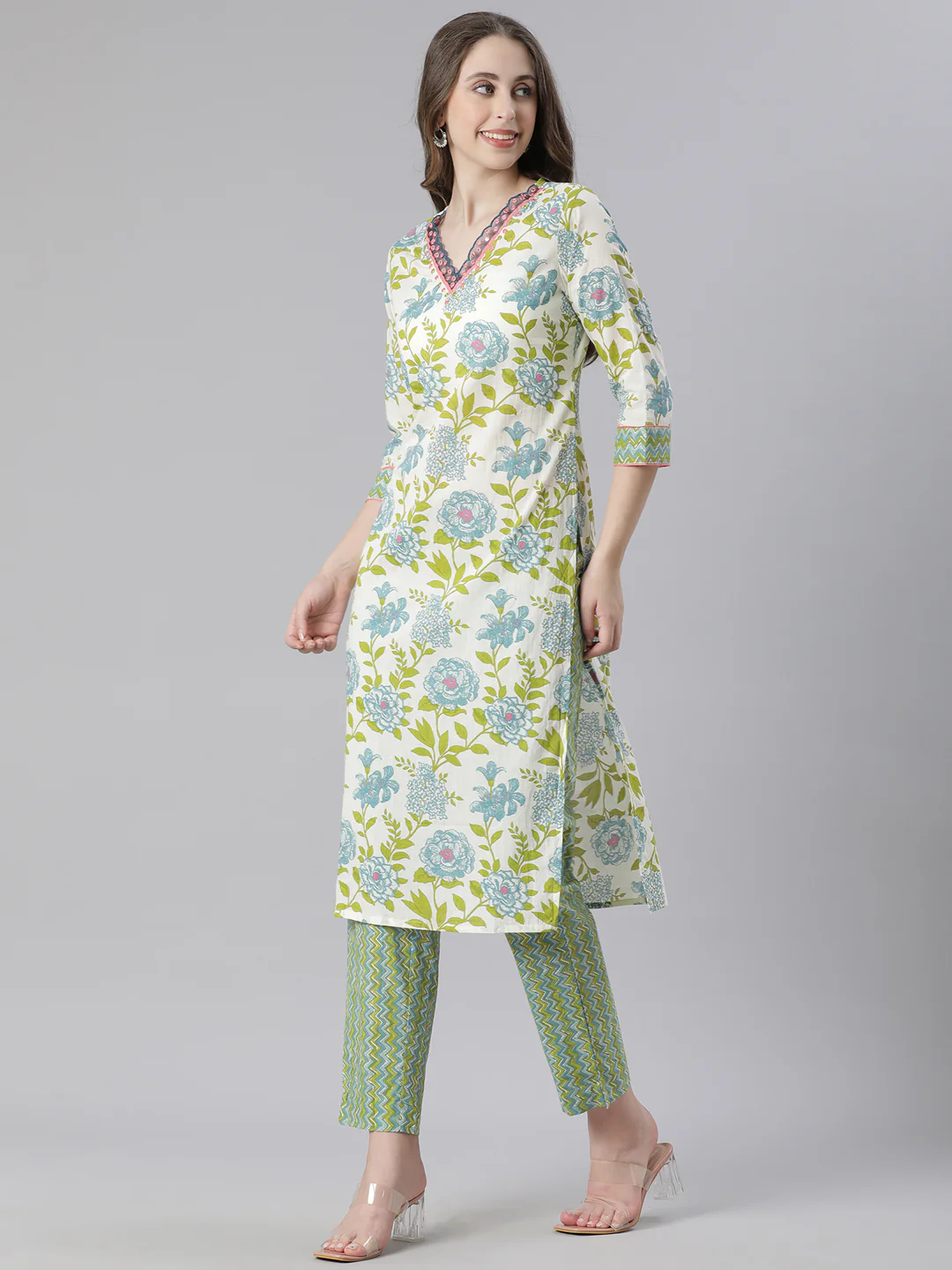 Neerus Green Printed Straight Kurta and Trousers With Dupatta - Image 2