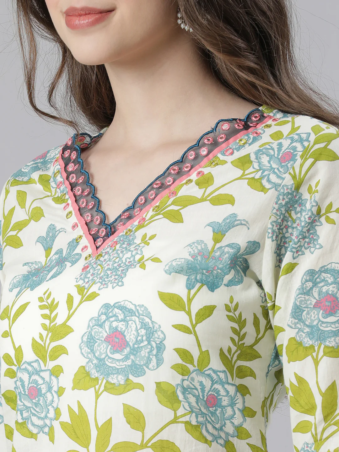 Neerus Green Printed Straight Kurta and Trousers With Dupatta - Image 4