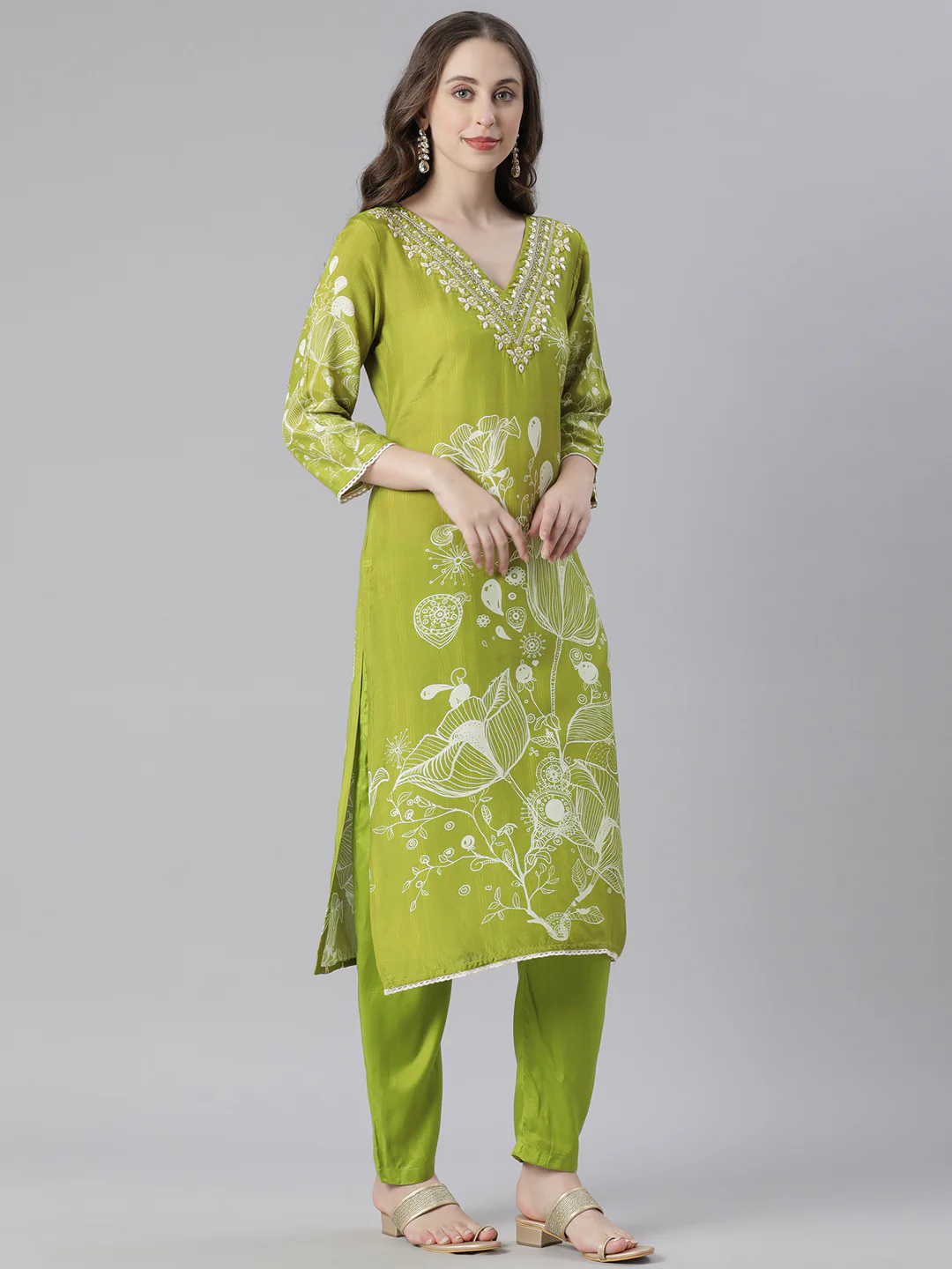 Neerus Green Printed Straight Kurta and Trousers With Dupatta - Image 2