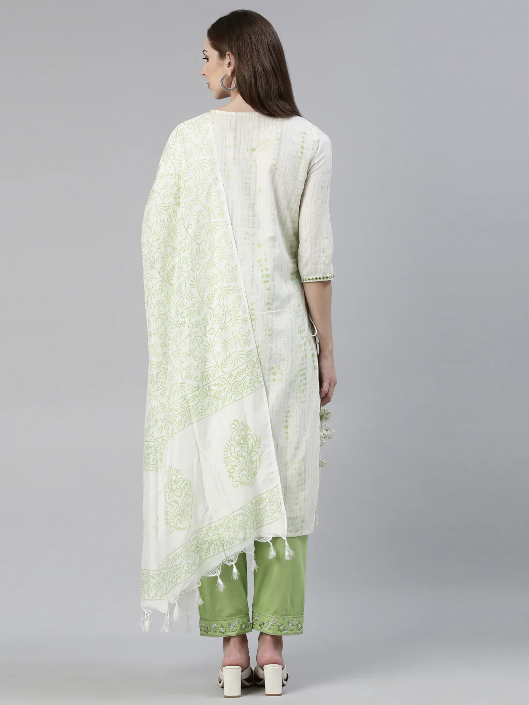 Neerus Green Regular Knee Length Printed Kurta Solid Trousers With Dupatta - Image 3
