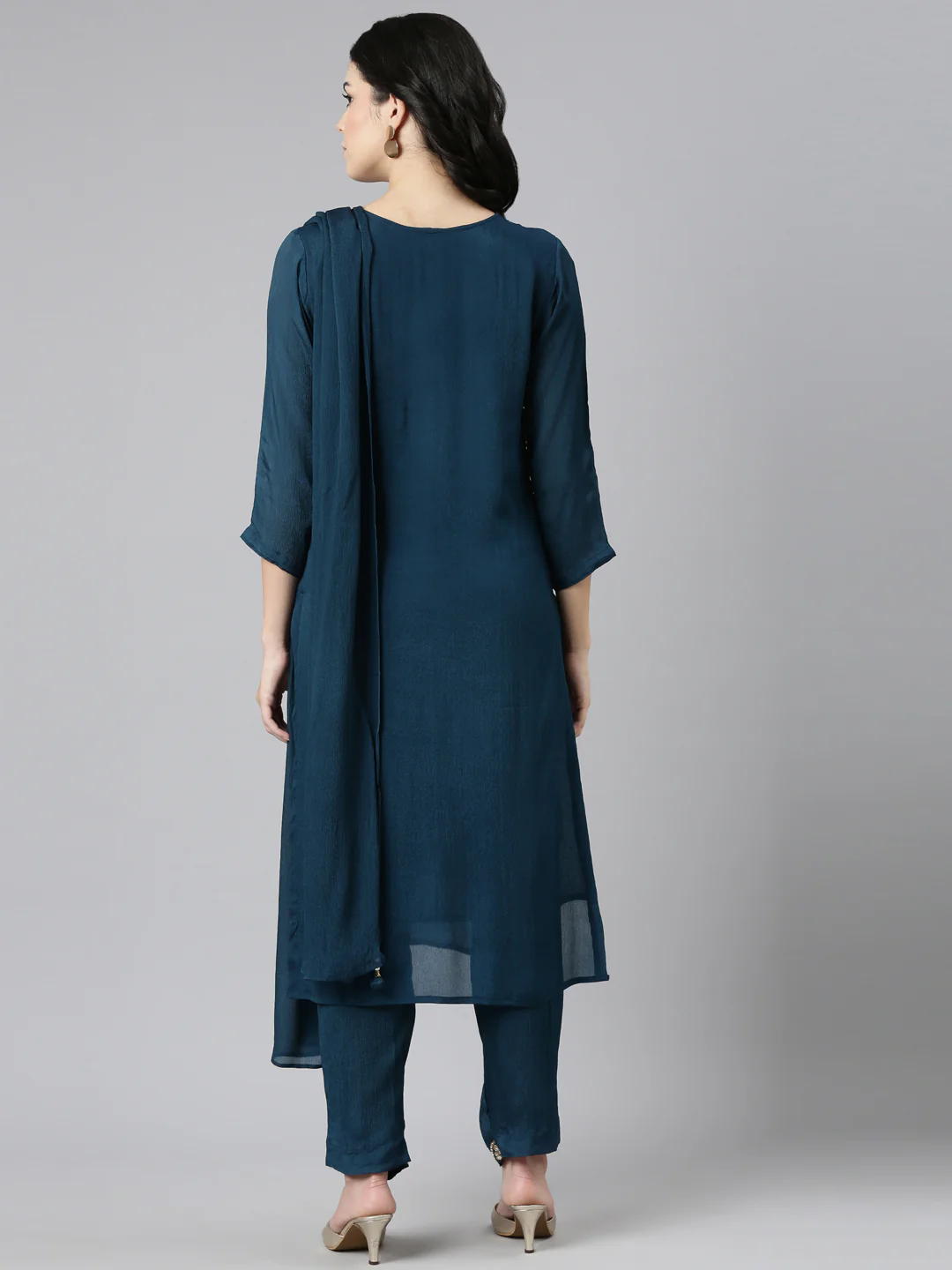 Neerus Green Regular Straight Embroidered Kurta And Trousers With Dupatta - Image 3