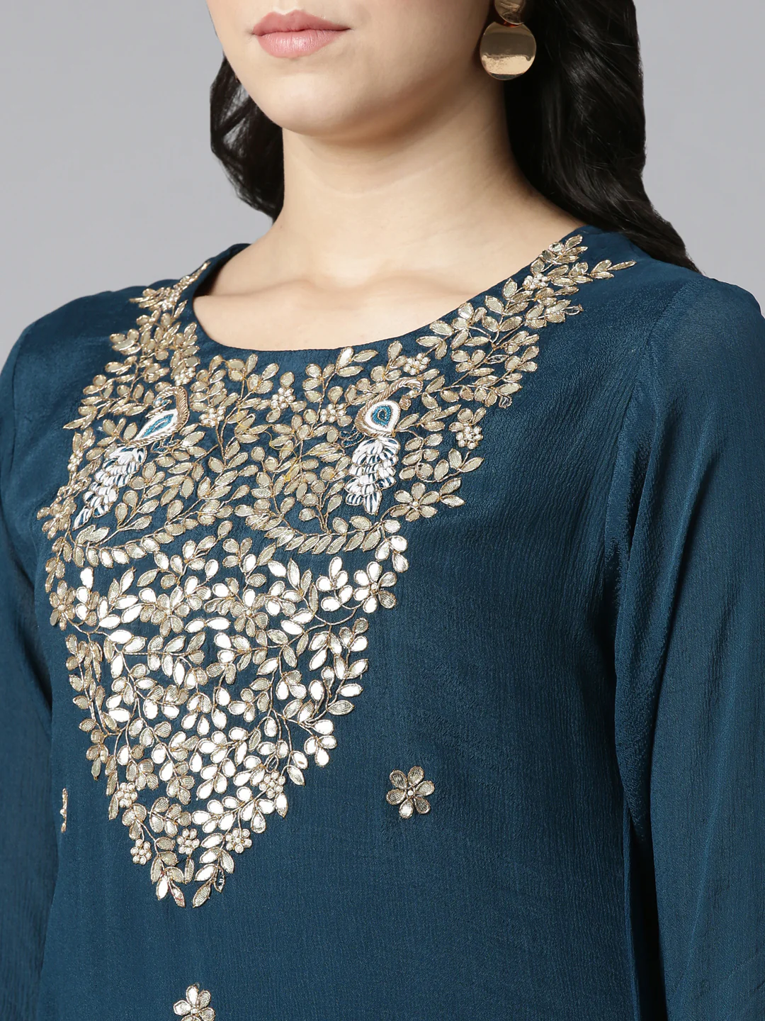 Neerus Green Regular Straight Embroidered Kurta And Trousers With Dupatta - Image 4