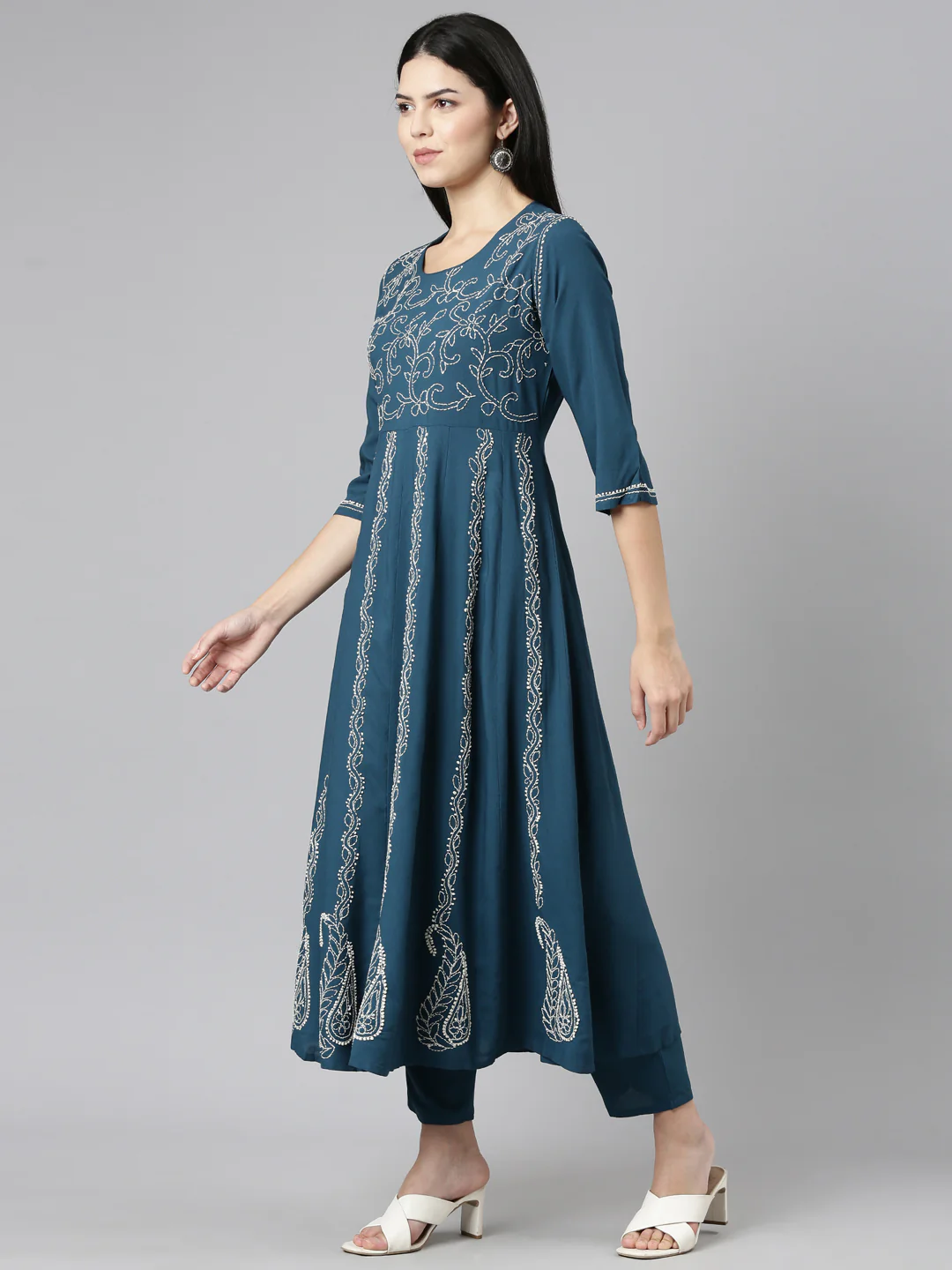 Neerus Green Regular Straight Embroidered Kurta And Trousers With Dupatta - Image 2