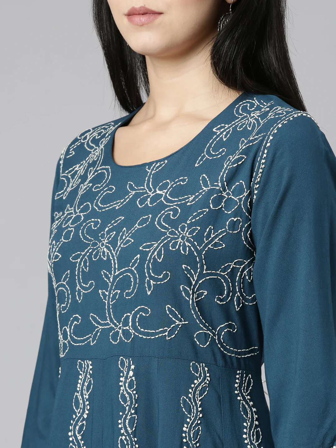 Neerus Green Regular Straight Embroidered Kurta And Trousers With Dupatta - Image 4