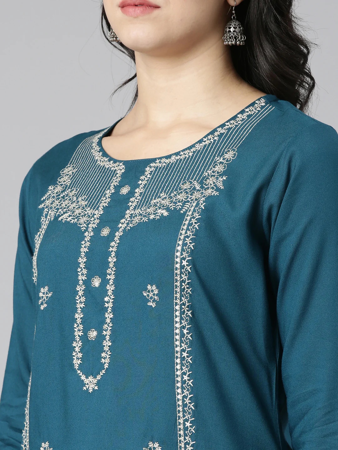 Neerus Green Regular Straight Embroidered Kurta - Image 4