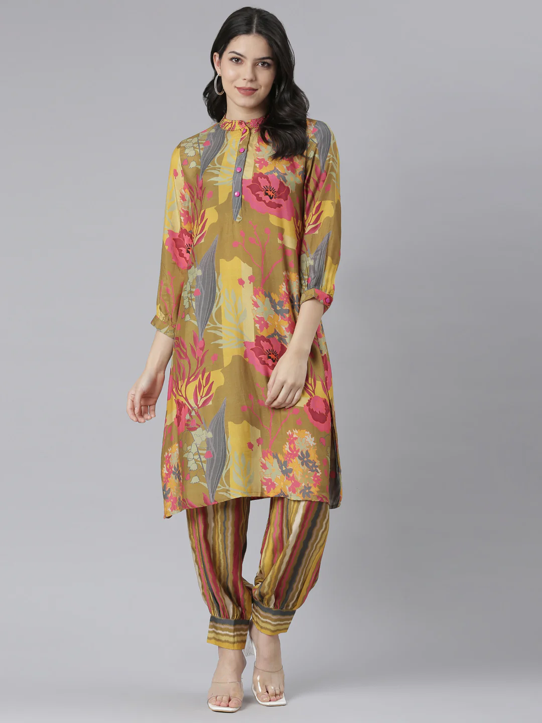 Neerus Green Regular Straight Floral Kurta And Salwar - Image 7