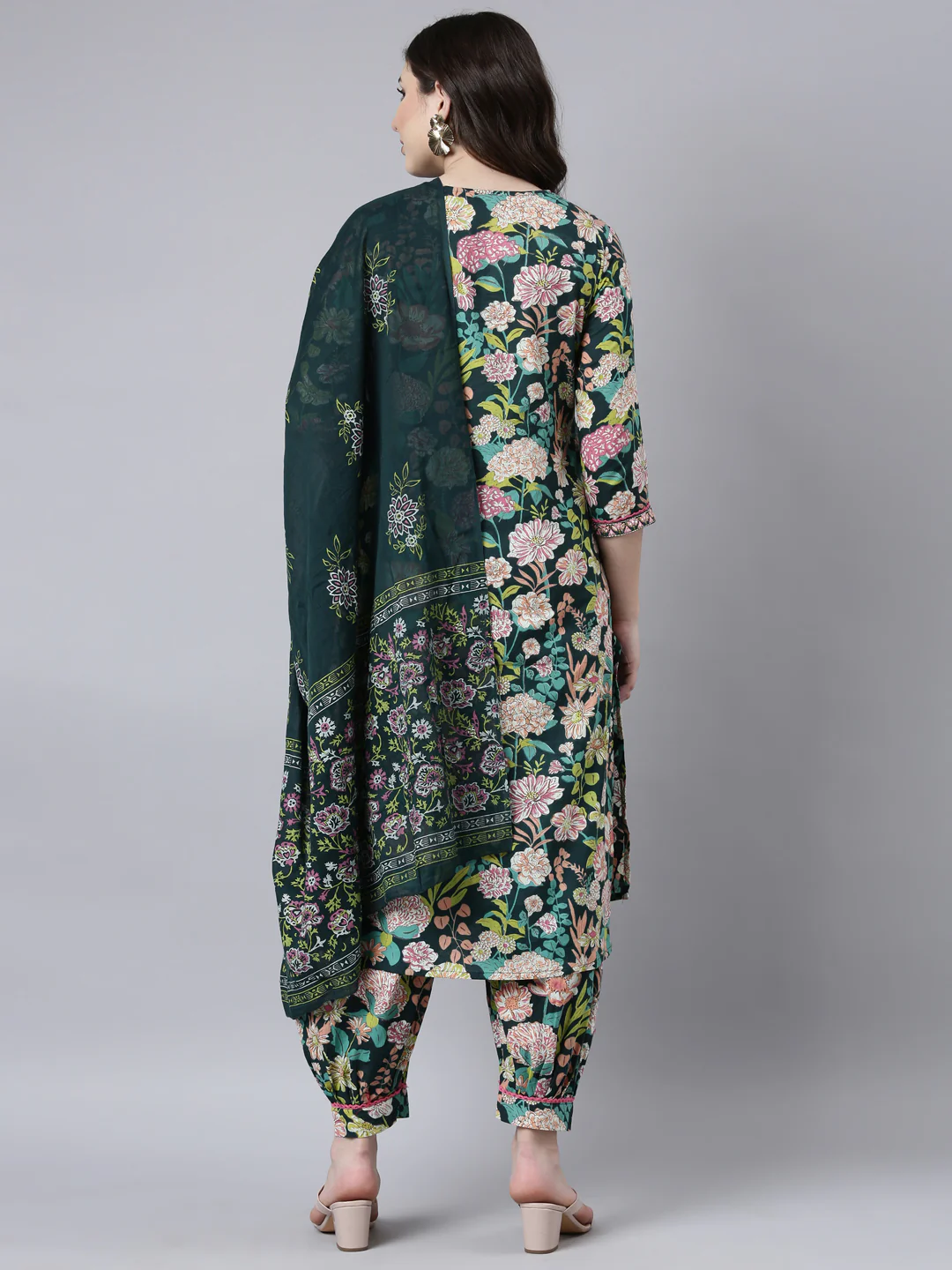 Neerus Green Regular Straight Floral Kurta And Salwar With Dupatta - Image 3