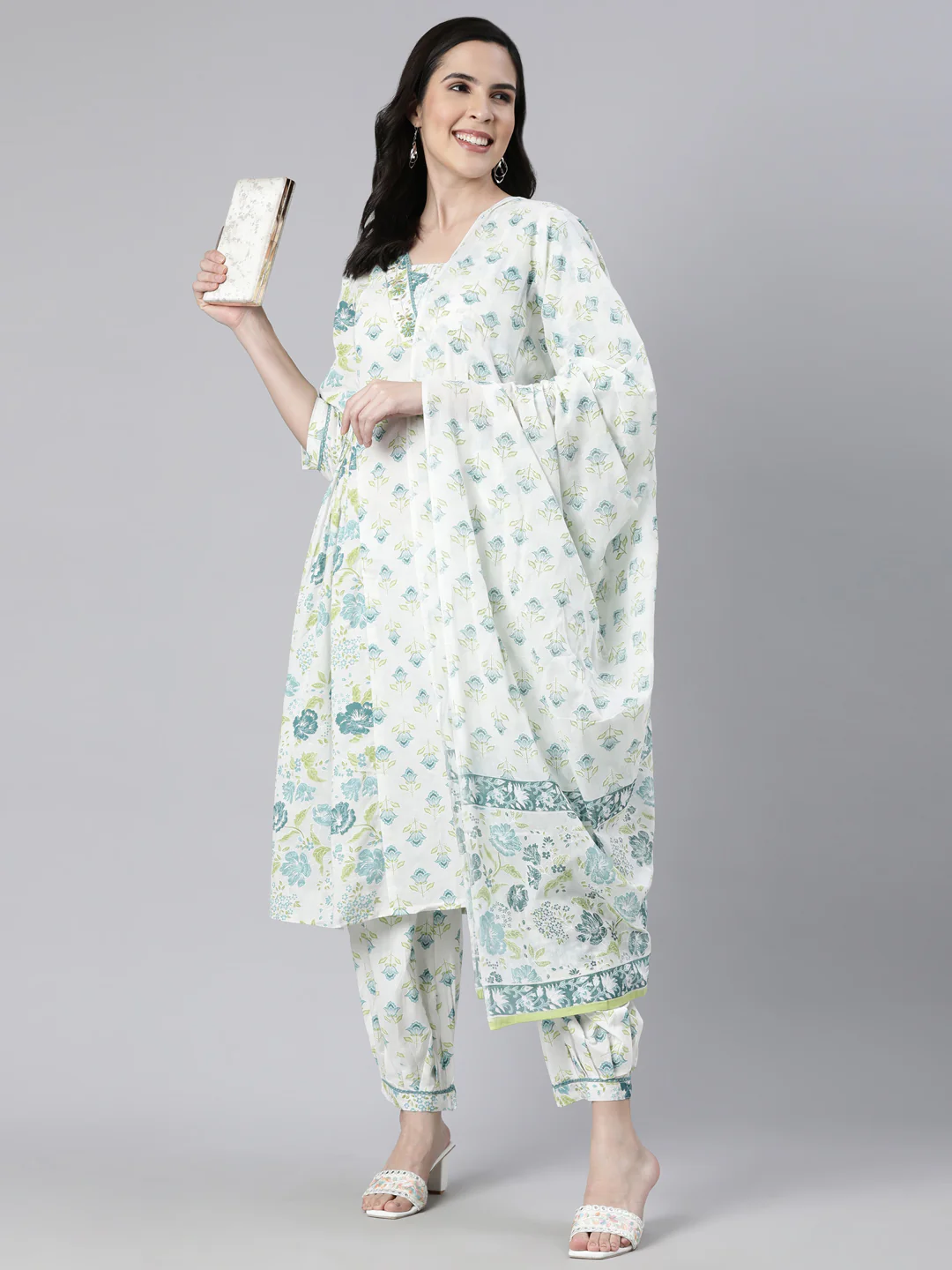 Neerus Green Regular Straight Floral Kurta And Salwar With Dupatta - Image 4