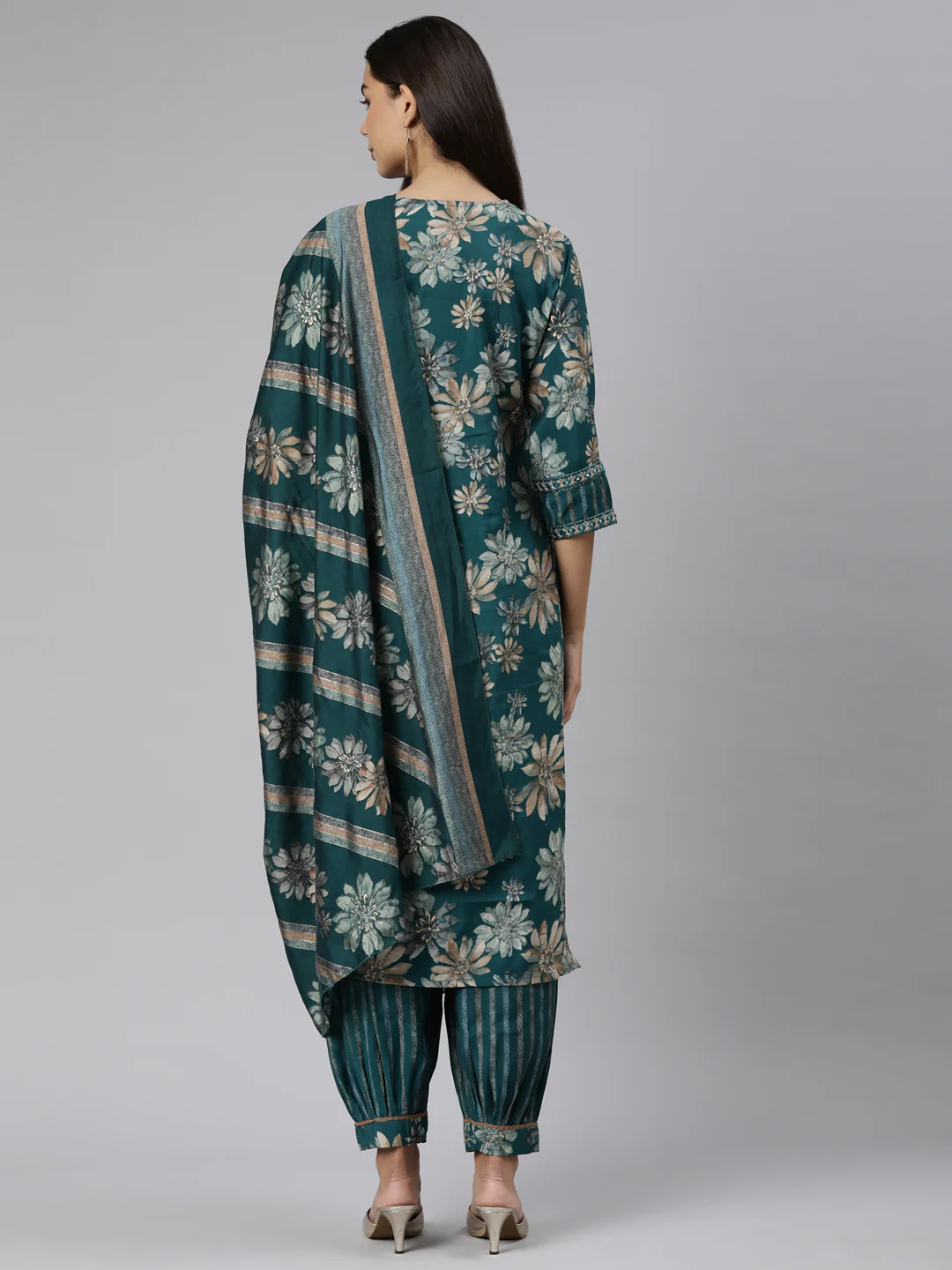 Neerus Green Regular Straight Floral Kurta And Salwar With Dupatta - Image 3