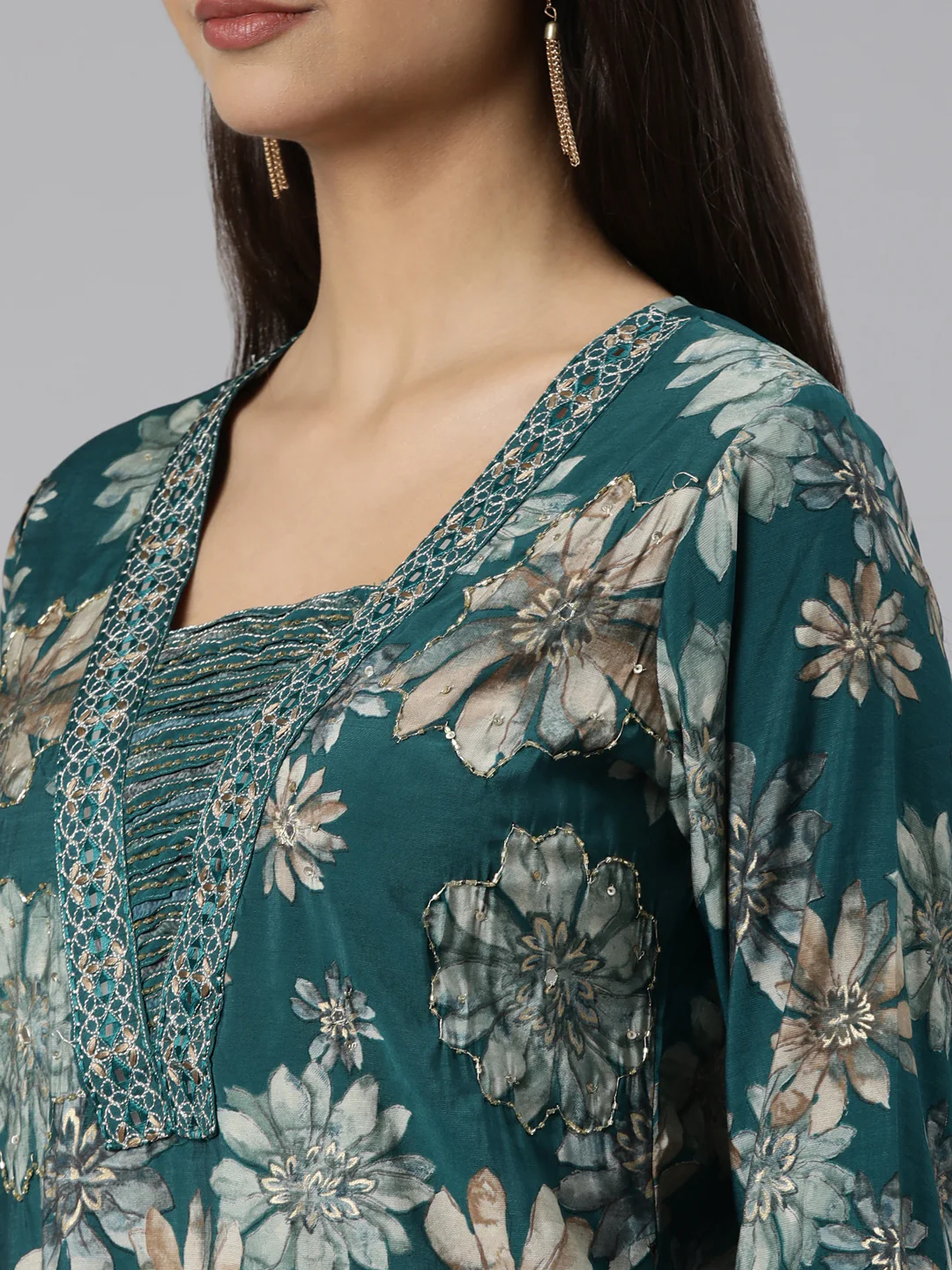 Neerus Green Regular Straight Floral Kurta And Salwar With Dupatta - Image 4