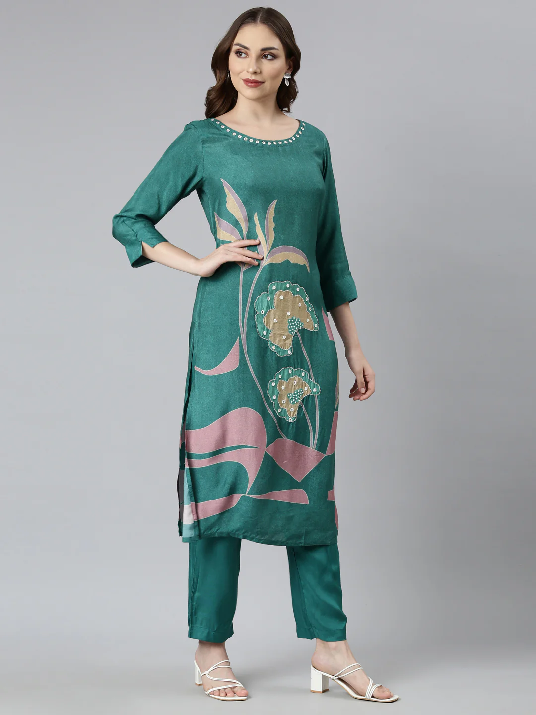 Neerus Green Regular Straight Floral Kurta And  Trousers - Image 2