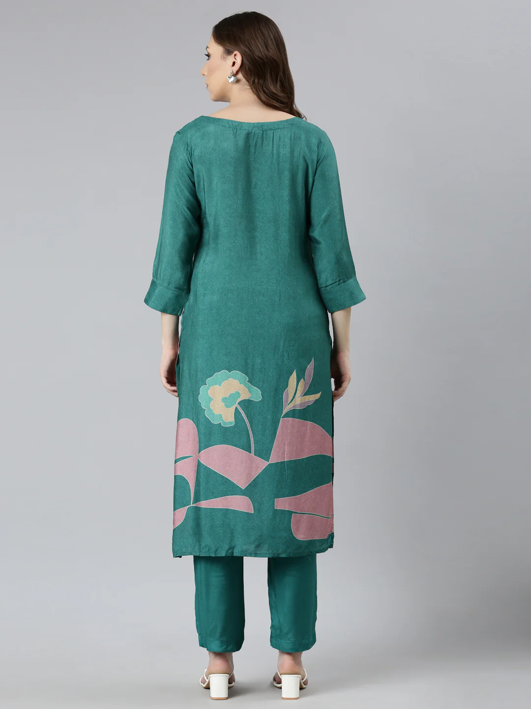 Neerus Green Regular Straight Floral Kurta And  Trousers - Image 3