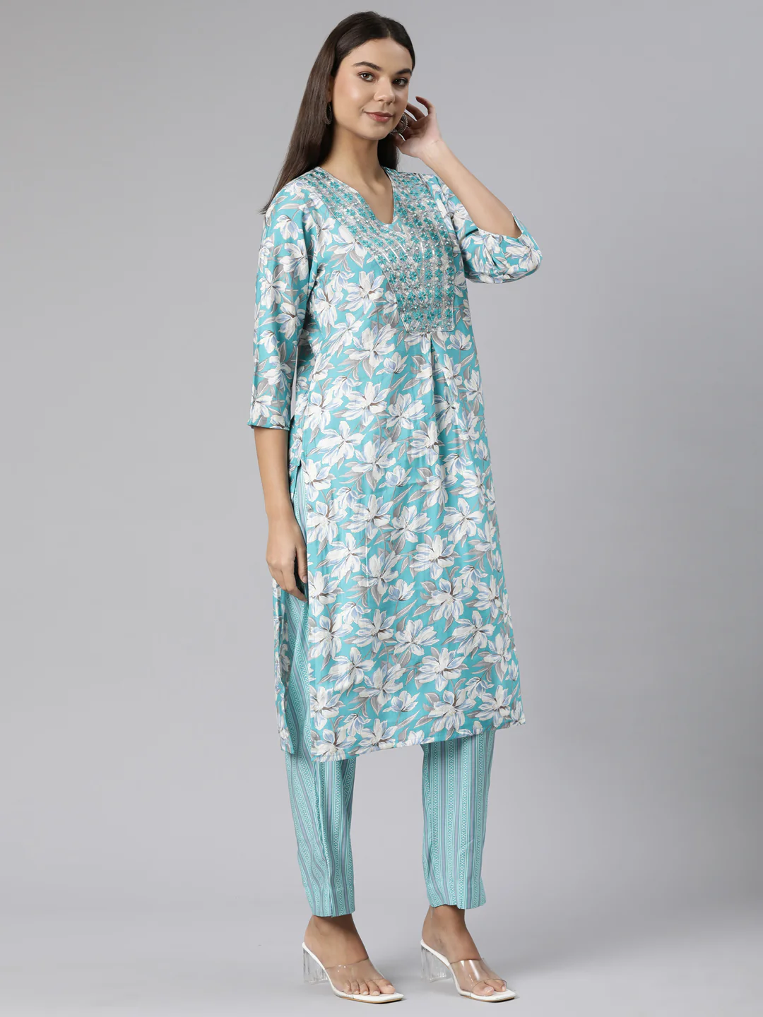 Neerus Green Regular Straight Floral Kurta And Trousers With Dupatta - Image 2