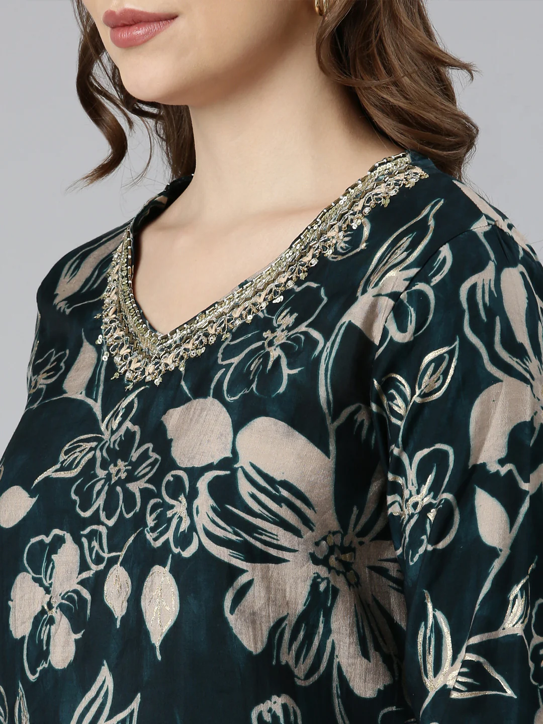 Neerus Green Regular Straight Floral Kurta And Trousers With Dupatta - Image 4