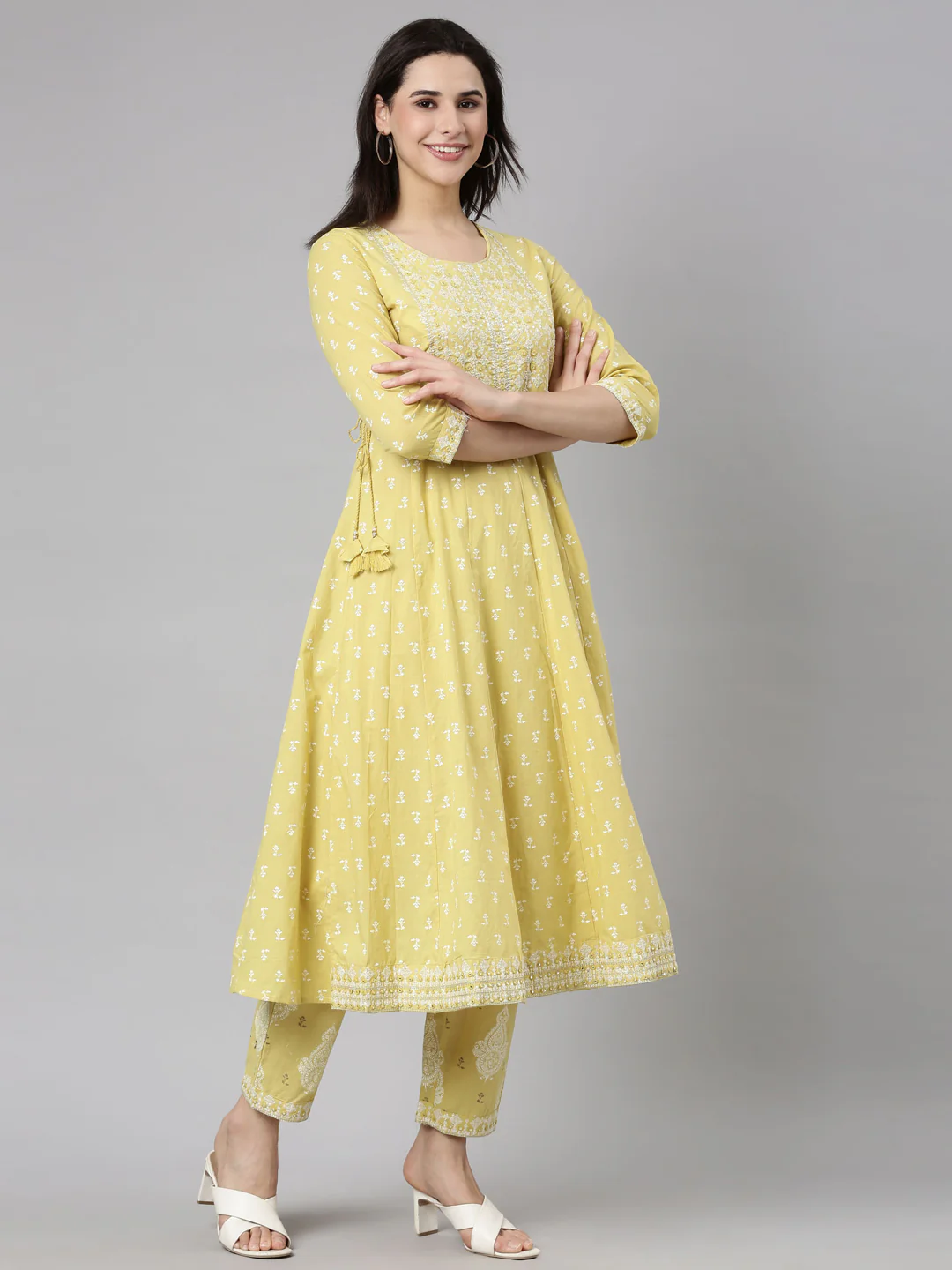 Neerus Green Regular Straight Floral Kurta And Trousers With Dupatta - Image 2