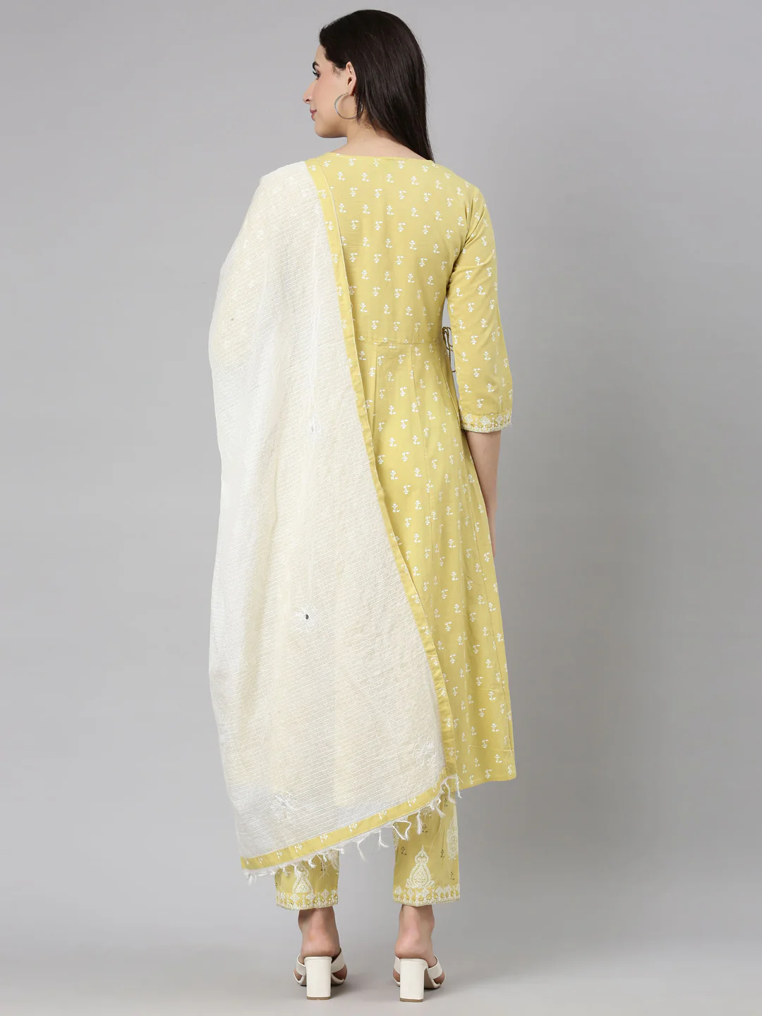 Neerus Green Regular Straight Floral Kurta And Trousers With Dupatta - Image 3