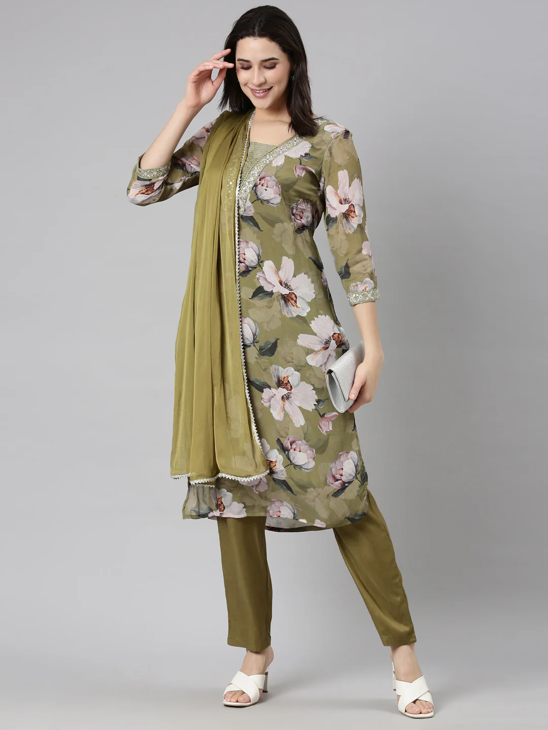 Neerus Green Regular Straight Floral Kurta And Trousers With Dupatta - Image 4