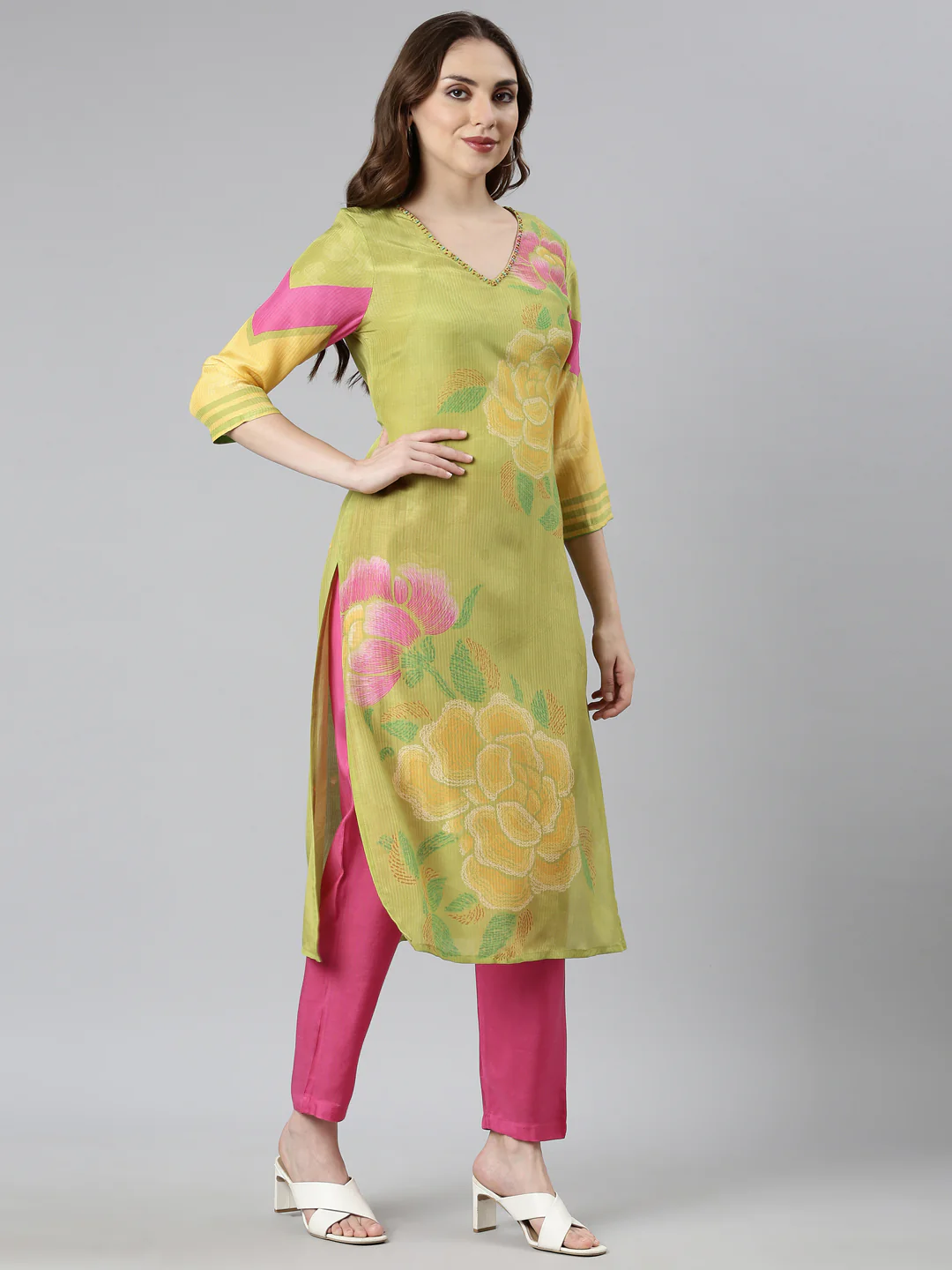 Neerus Green Regular Straight Floral Kurta And Trousers With Dupatta - Image 2