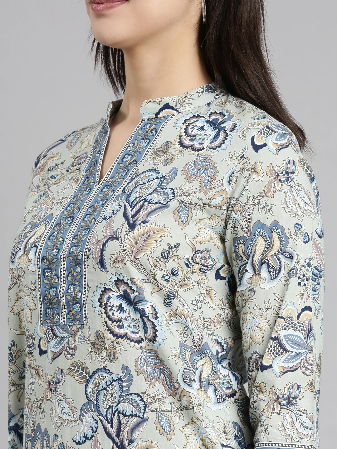 Neerus Green Regular Straight Floral Kurta And Trousers With Dupatta - Image 4