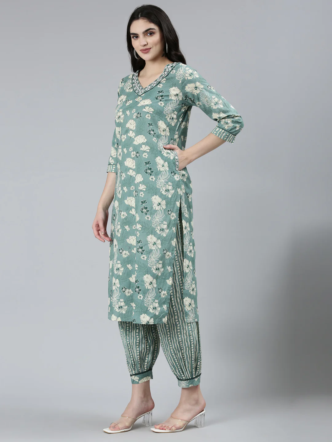 Neerus Green Regular Straight Floral Kurta Sets And Salwar With Dupatta - Image 2