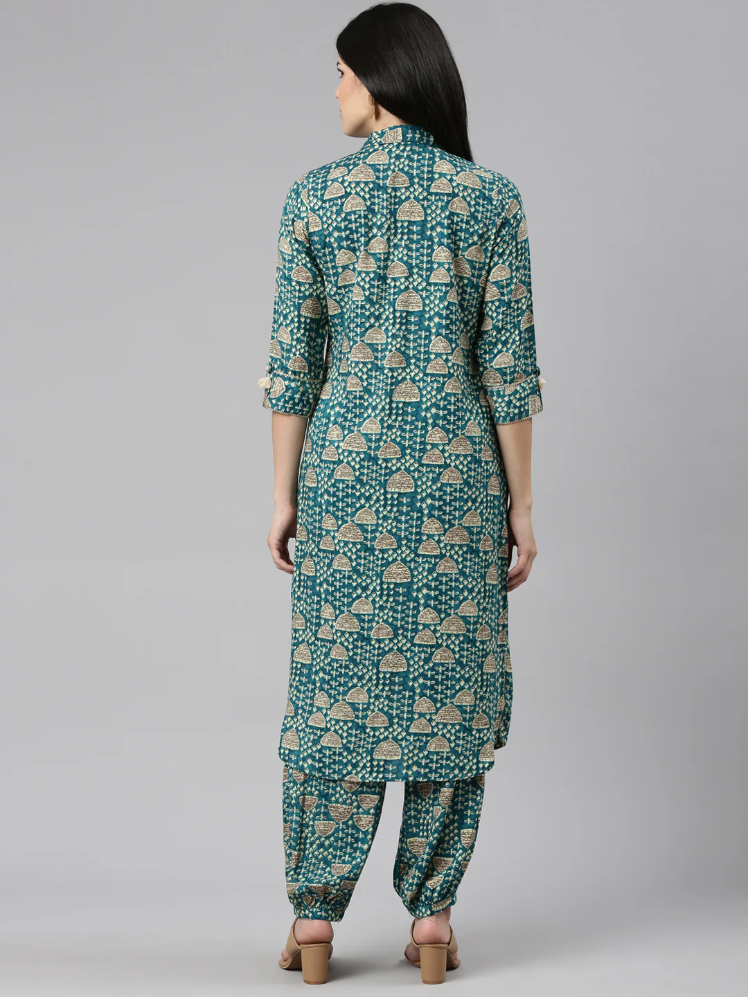 Neerus Green Regular Straight Printed Kurta And Salwar - Image 3