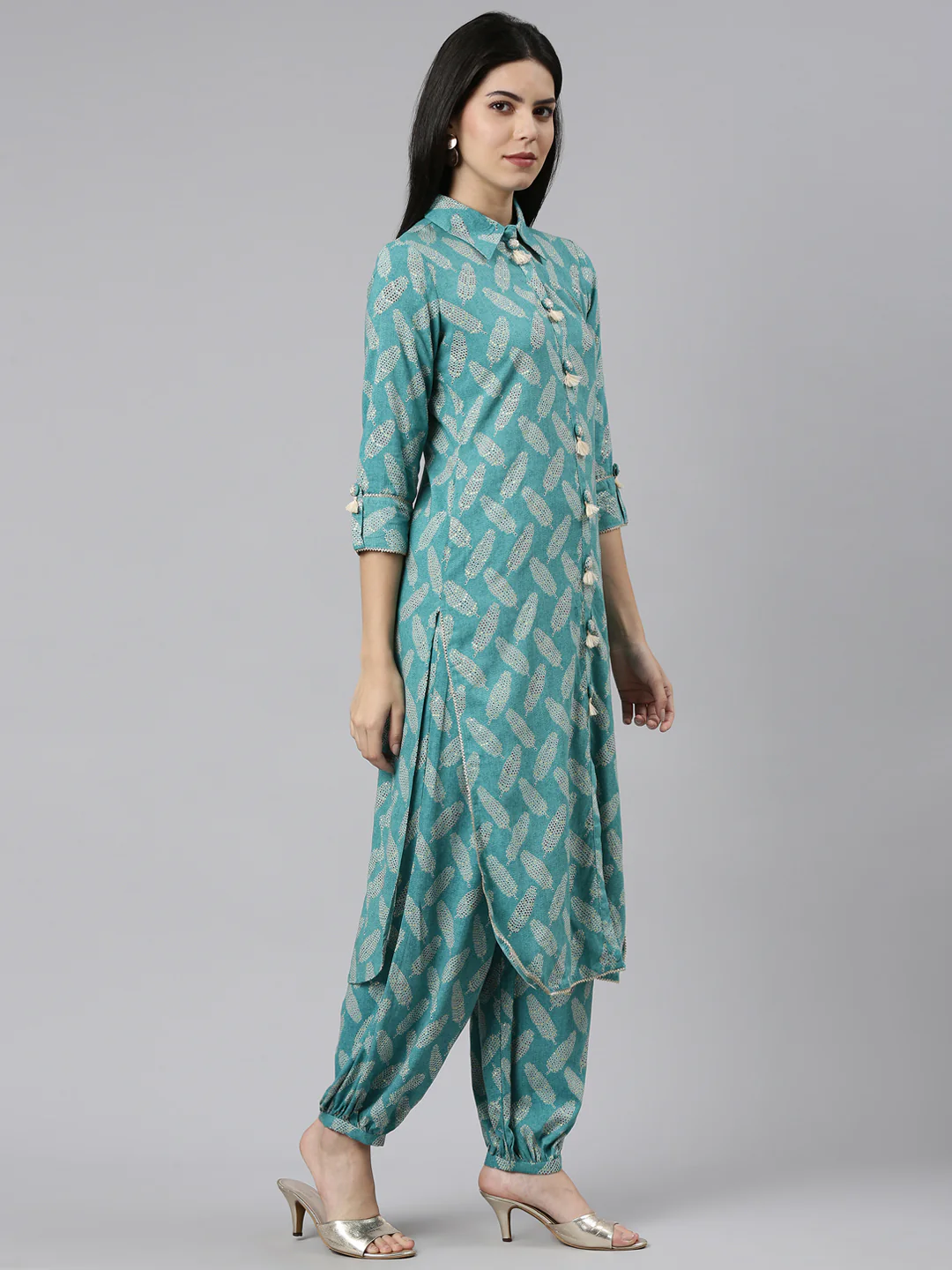 Neerus Green Regular Straight Printed Kurta And Salwar - Image 2