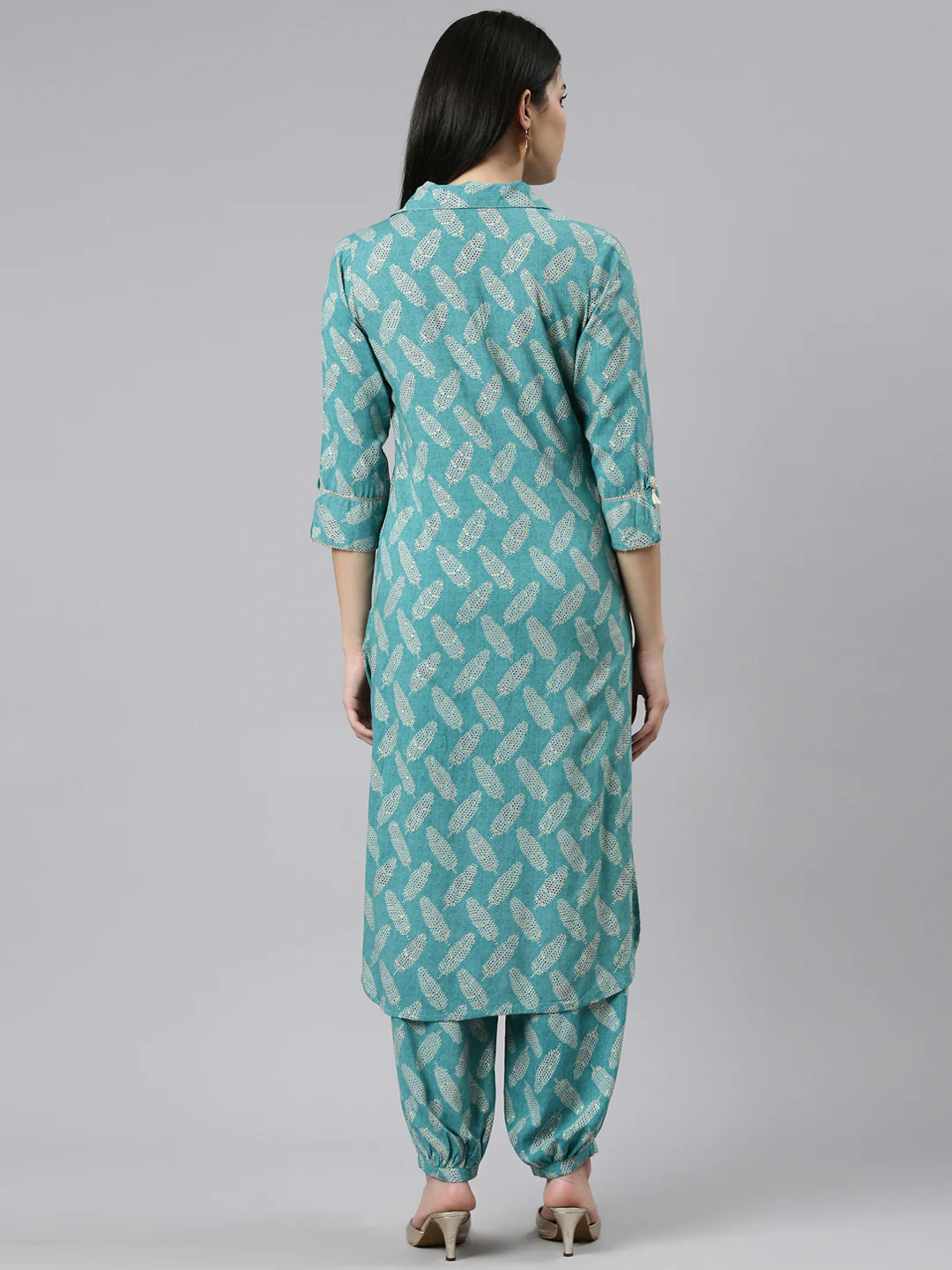 Neerus Green Regular Straight Printed Kurta And Salwar - Image 3