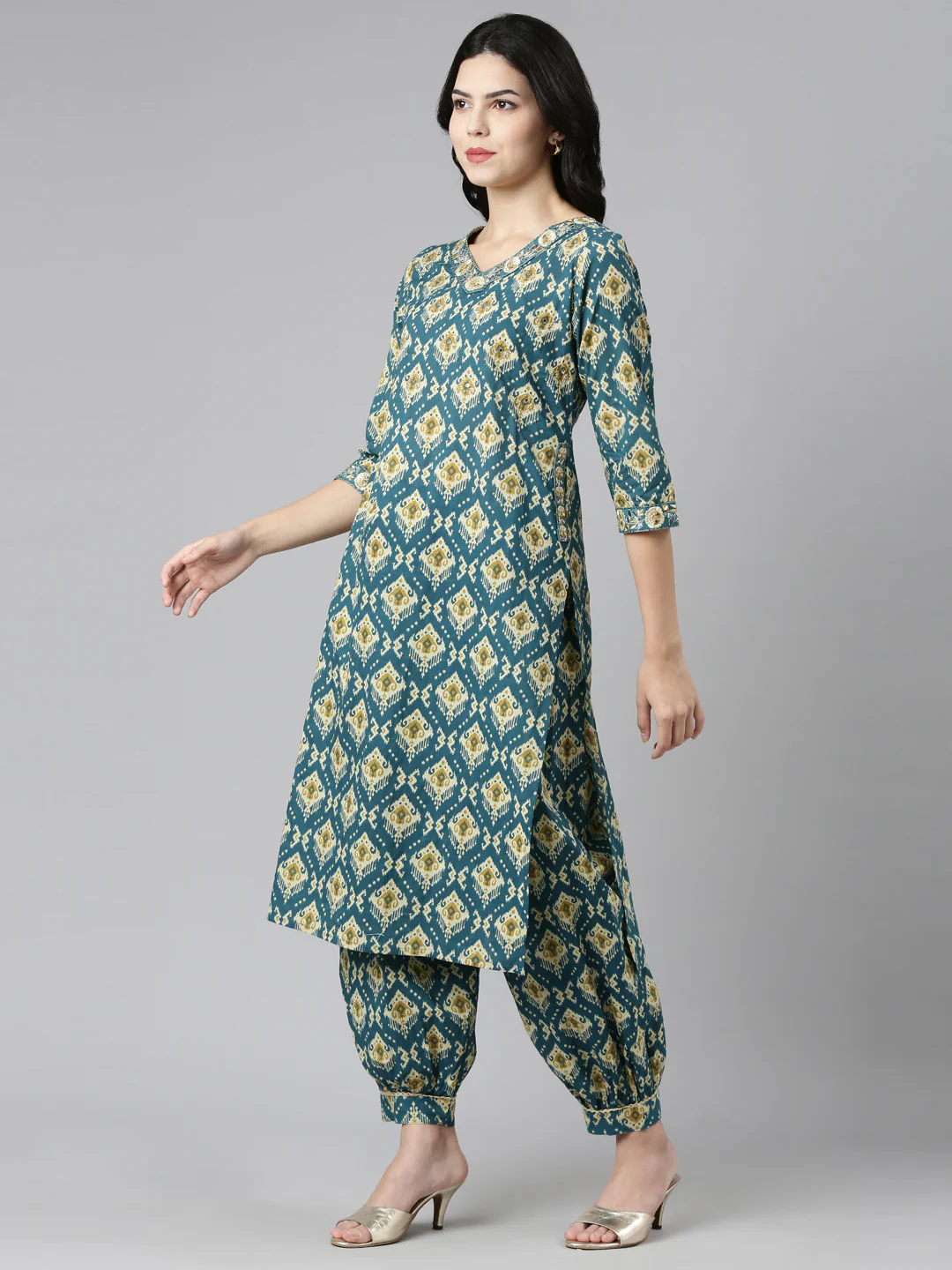 Neerus Green Regular Straight Printed Kurta And Salwar With Dupatta - Image 2