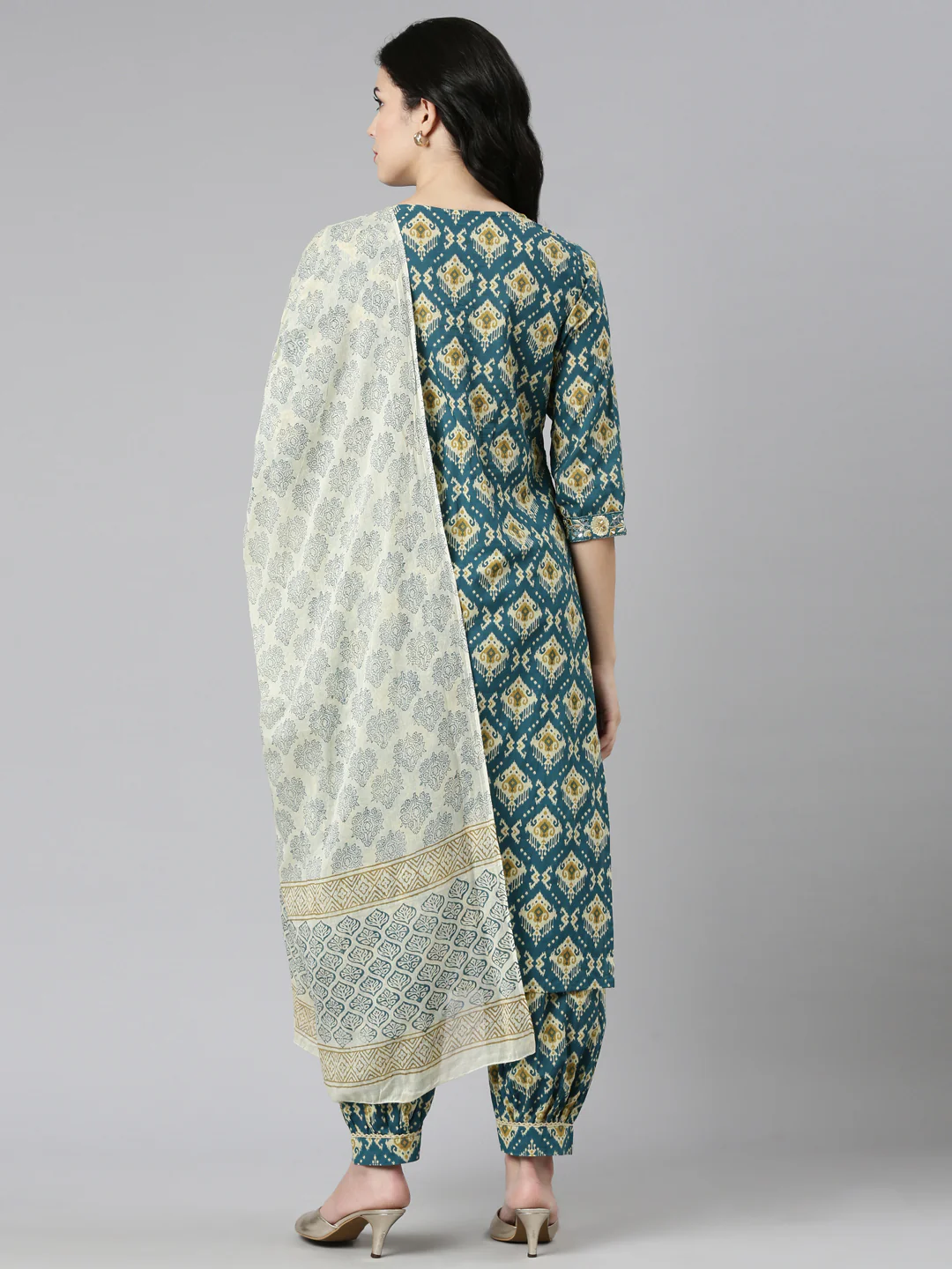 Neerus Green Regular Straight Printed Kurta And Salwar With Dupatta - Image 3