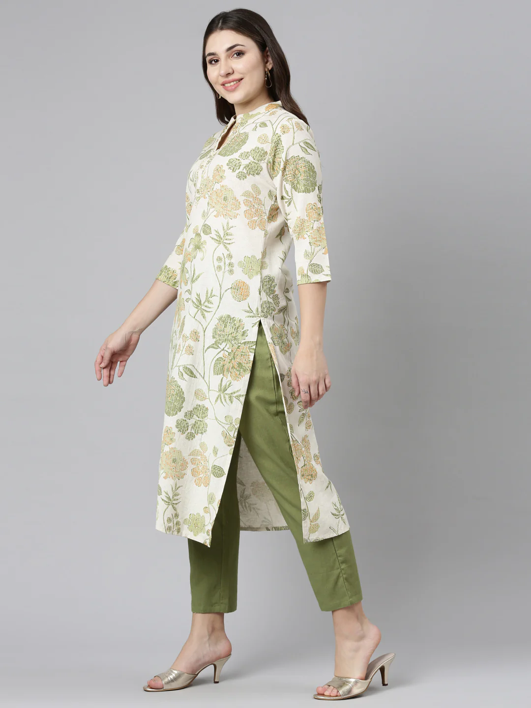 Neerus Green Regular Straight Printed Kurta And Trousers - Image 2