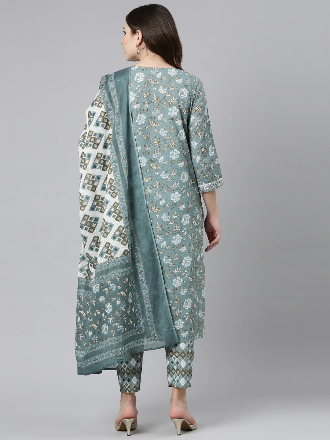 Neerus Green Regular Straight Printed Kurta And Trousers With Dupatta - Image 3