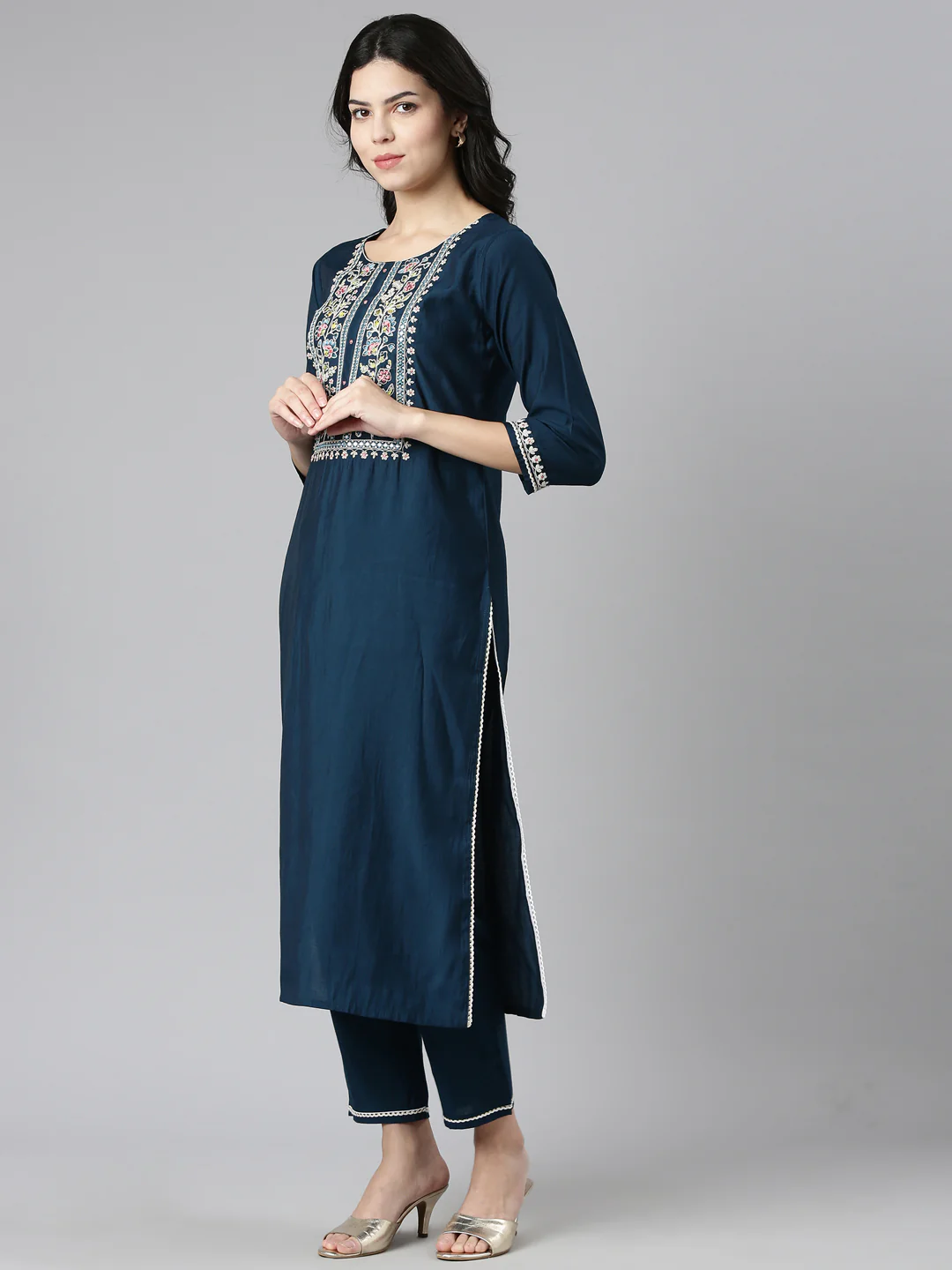 Neerus Green Regular Straight Solid Kurta And Trousers With Dupatta - Image 2