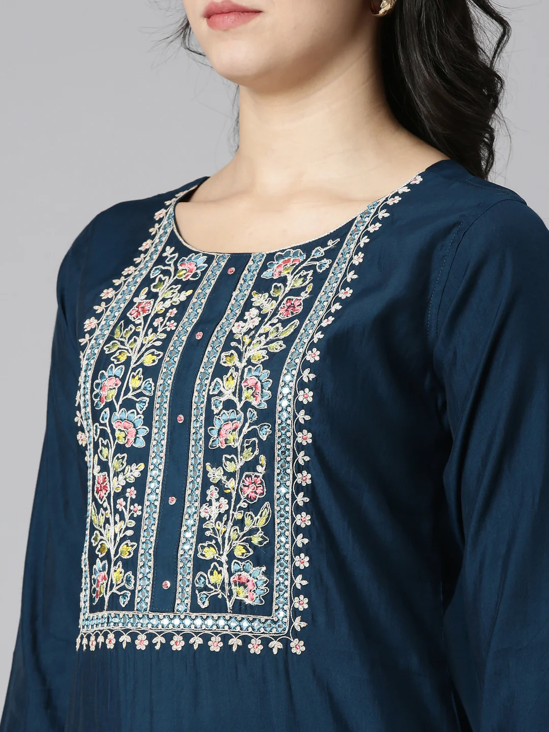 Neerus Green Regular Straight Solid Kurta And Trousers With Dupatta - Image 4