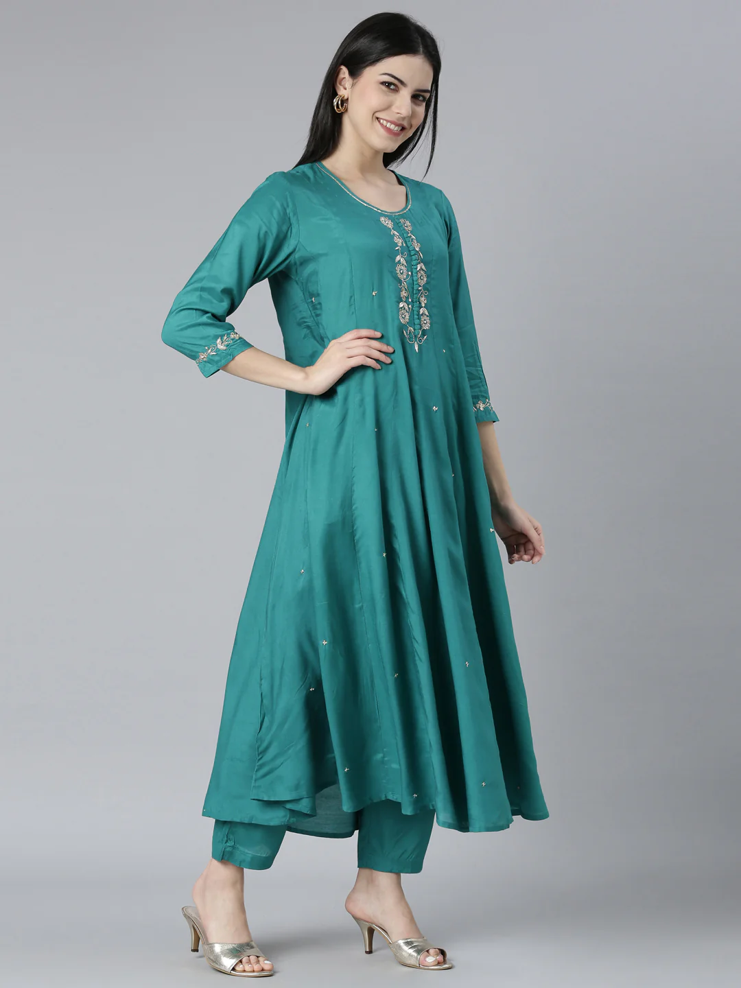 Neerus Green Regular Straight Solid Kurta And Trousers With Dupatta - Image 2