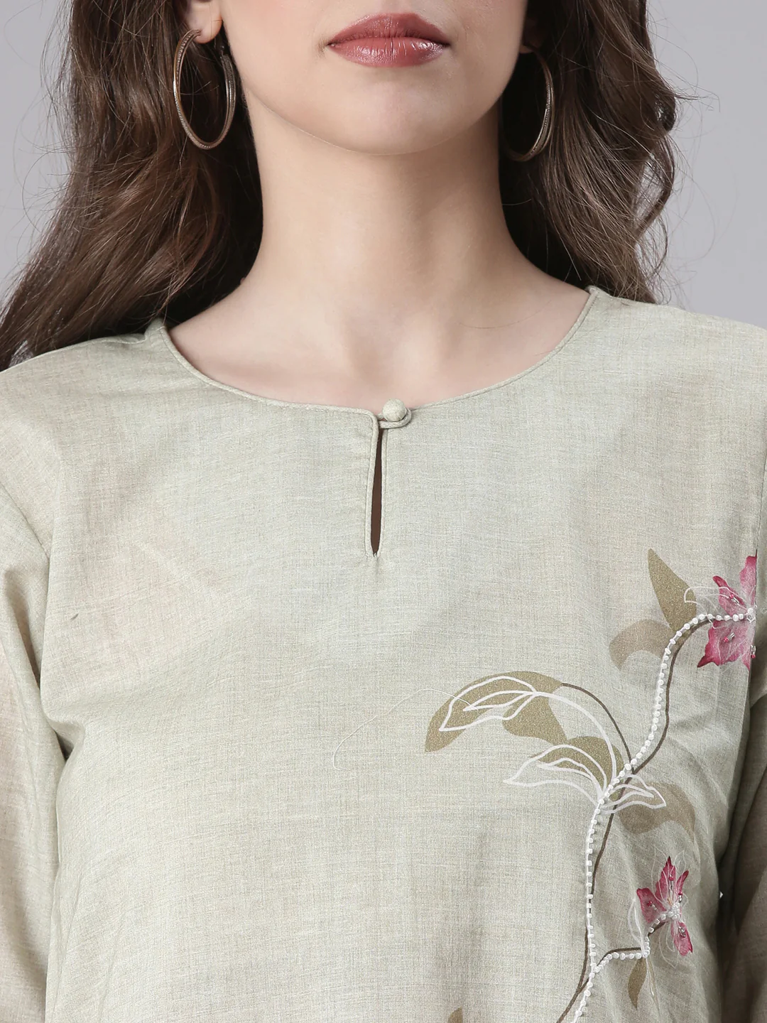 Neerus Green Solid Straight Kurta and Trousers With Dupatta - Image 4