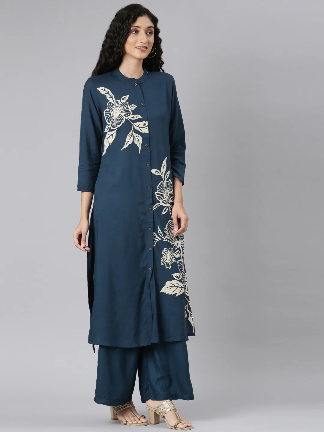 Neerus Green Straight Casual Floral Kurta and Plazzo - Image 3
