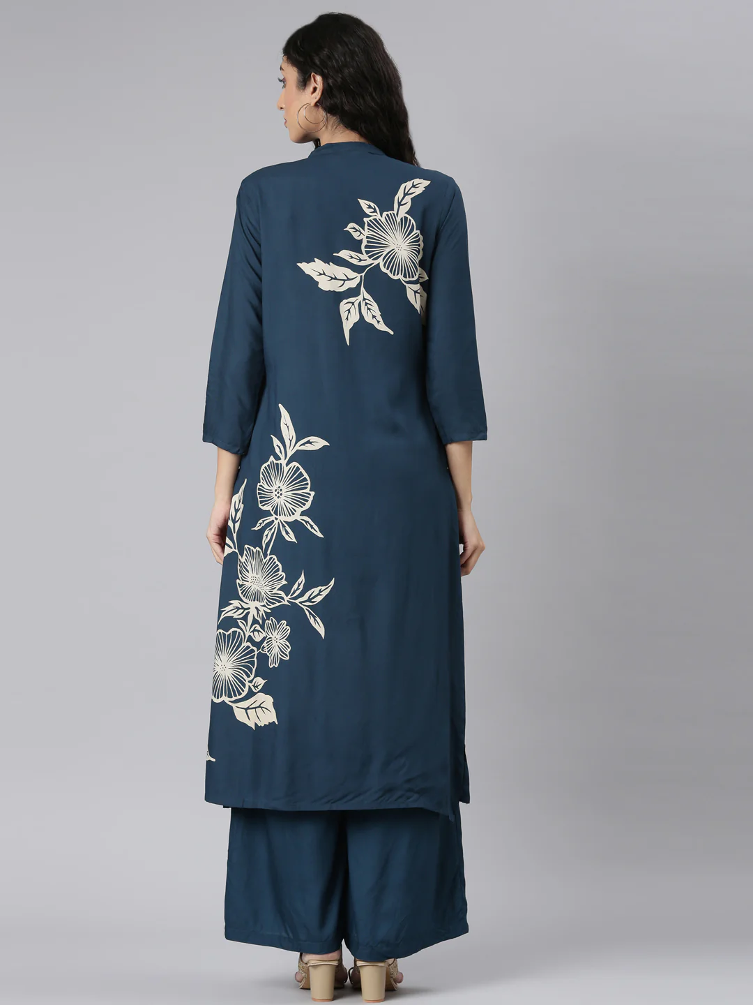 Neerus Green Straight Casual Floral Kurta and Plazzo - Image 4