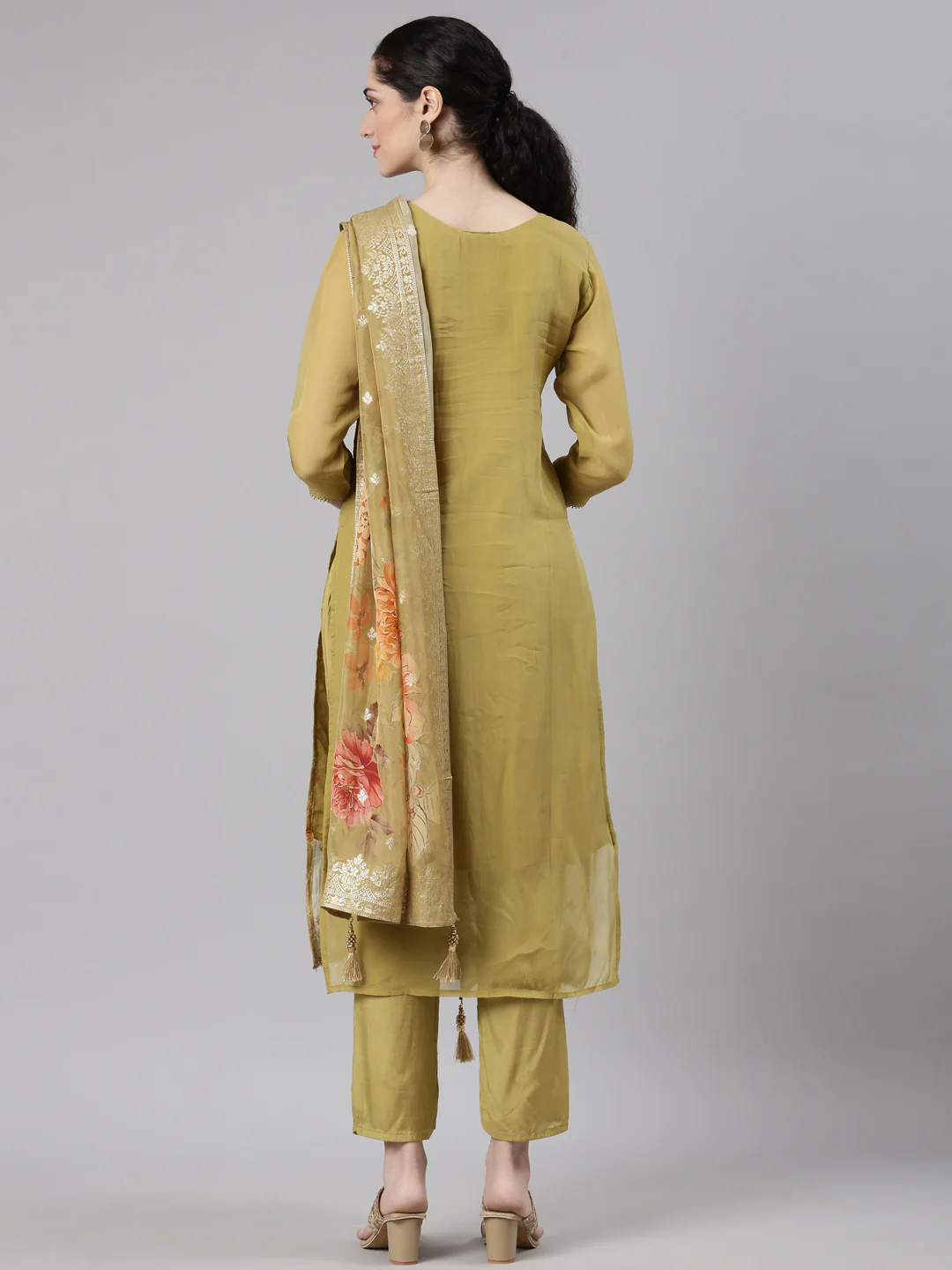 Neerus Green Straight Casual Floral Kurta and Trouser with Dupatta - Image 4