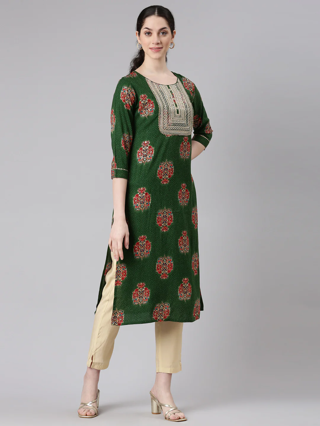 Neerus Green Straight Casual Floral Panelled Kurta - Image 2