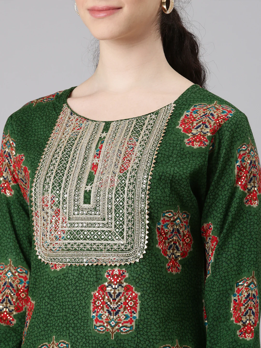 Neerus Green Straight Casual Floral Panelled Kurta - Image 4