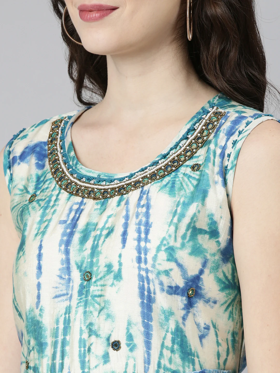Neerus Green Straight Casual Printed Gown - Image 4