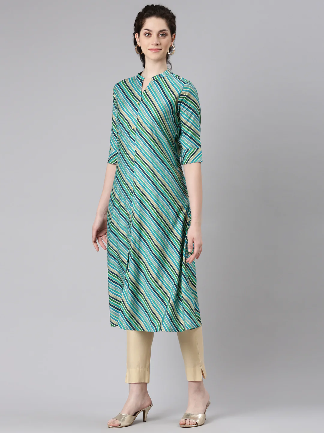 Neerus Green Straight Casual Panelled Kurta - Image 2