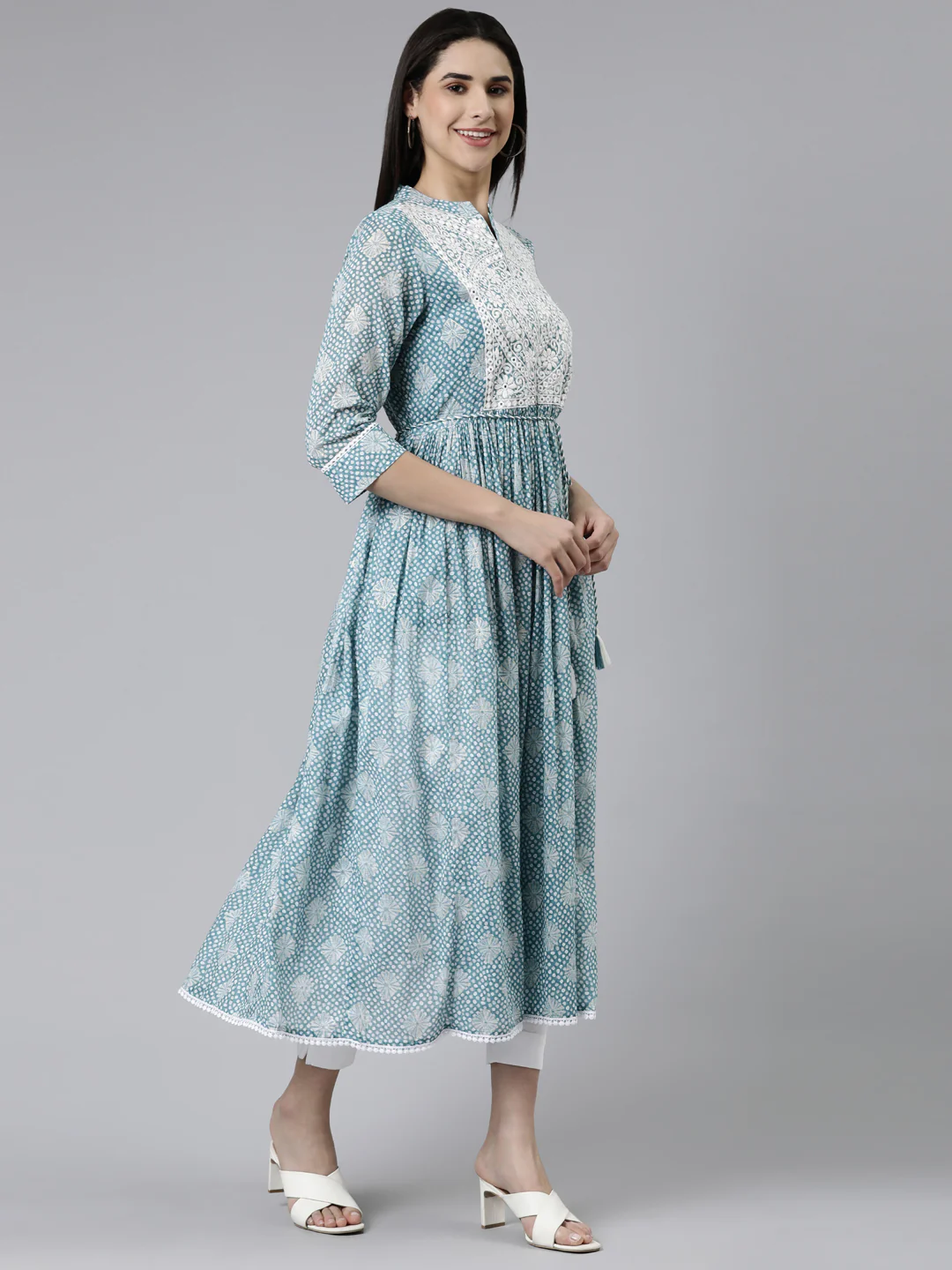 Neerus Green Straight Printed Cotton Kurta - Image 2
