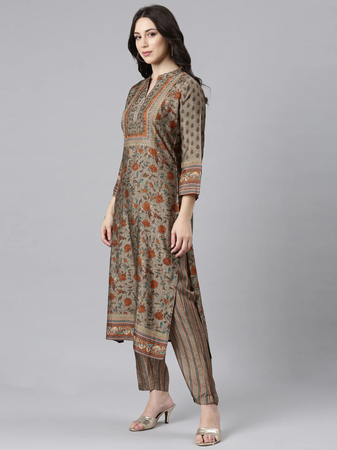 Neerus Grey Panelled Straight Kurta and Trousers With Dupatta - Image 2