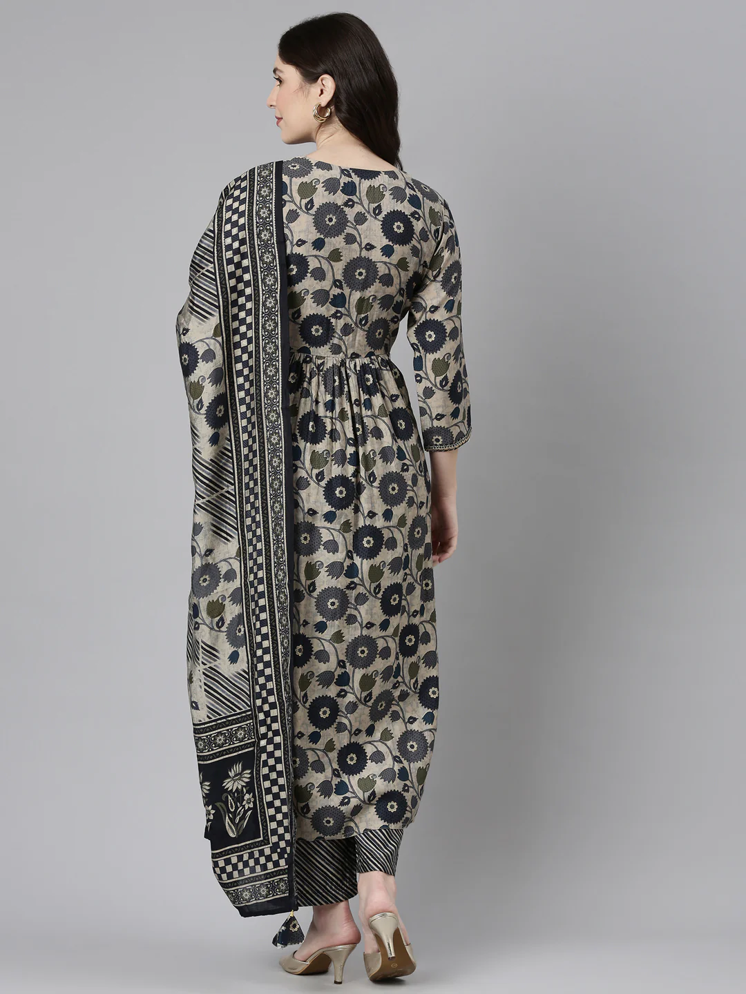 Neerus Grey Pleated Straight Printed Kurta And Trousers With Dupatta - Image 3