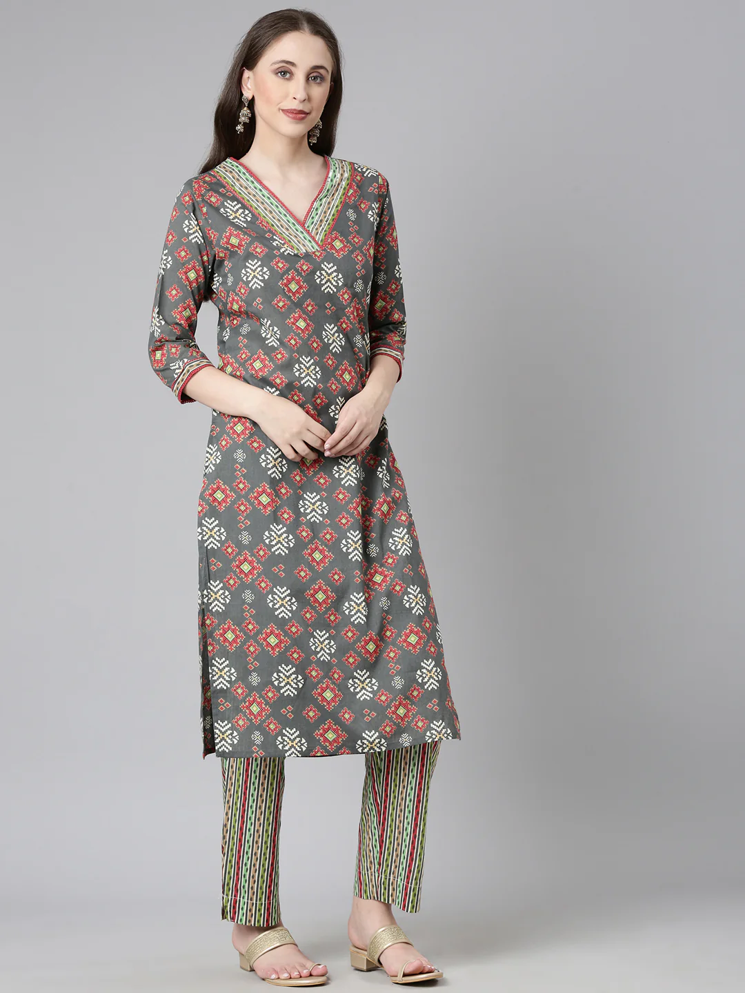 Neerus Grey Printed Straight Kurta and Trousers With Dupatta - Image 2
