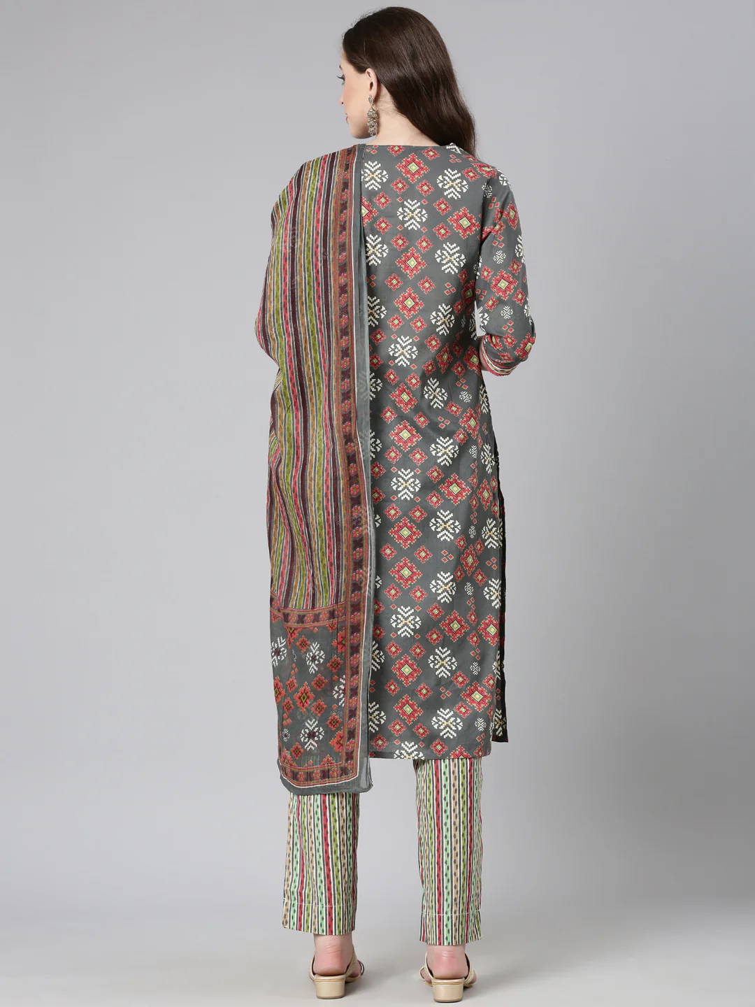 Neerus Grey Printed Straight Kurta and Trousers With Dupatta - Image 3