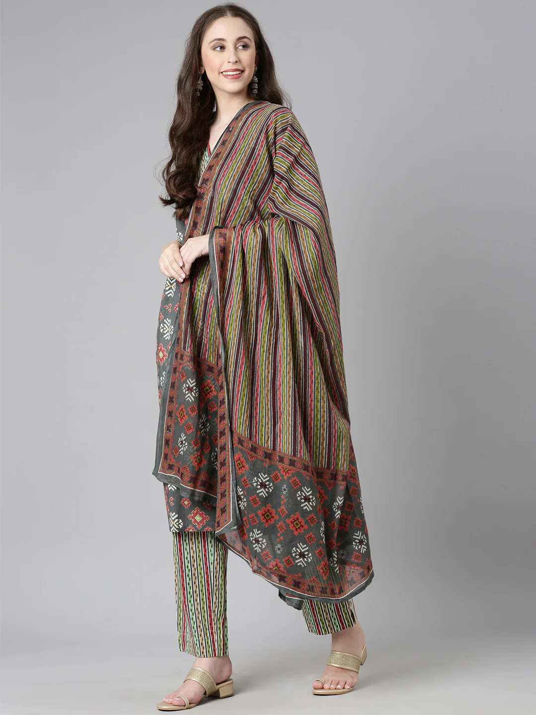 Neerus Grey Printed Straight Kurta and Trousers With Dupatta - Image 5