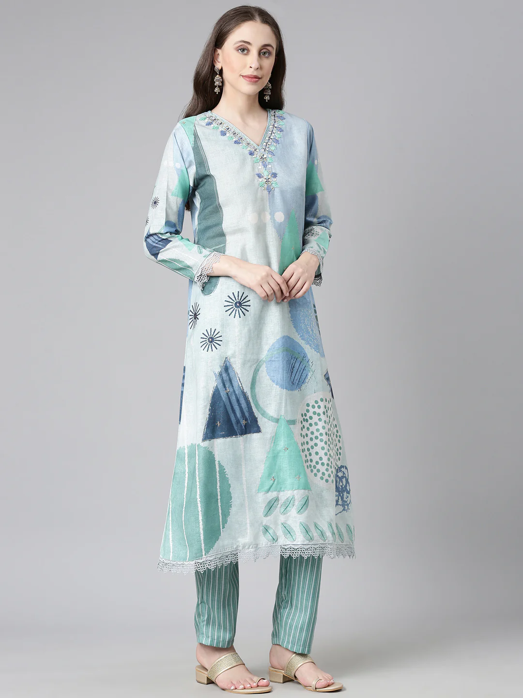Neerus Grey Printed Straight Kurta and Trousers With Dupatta - Image 2