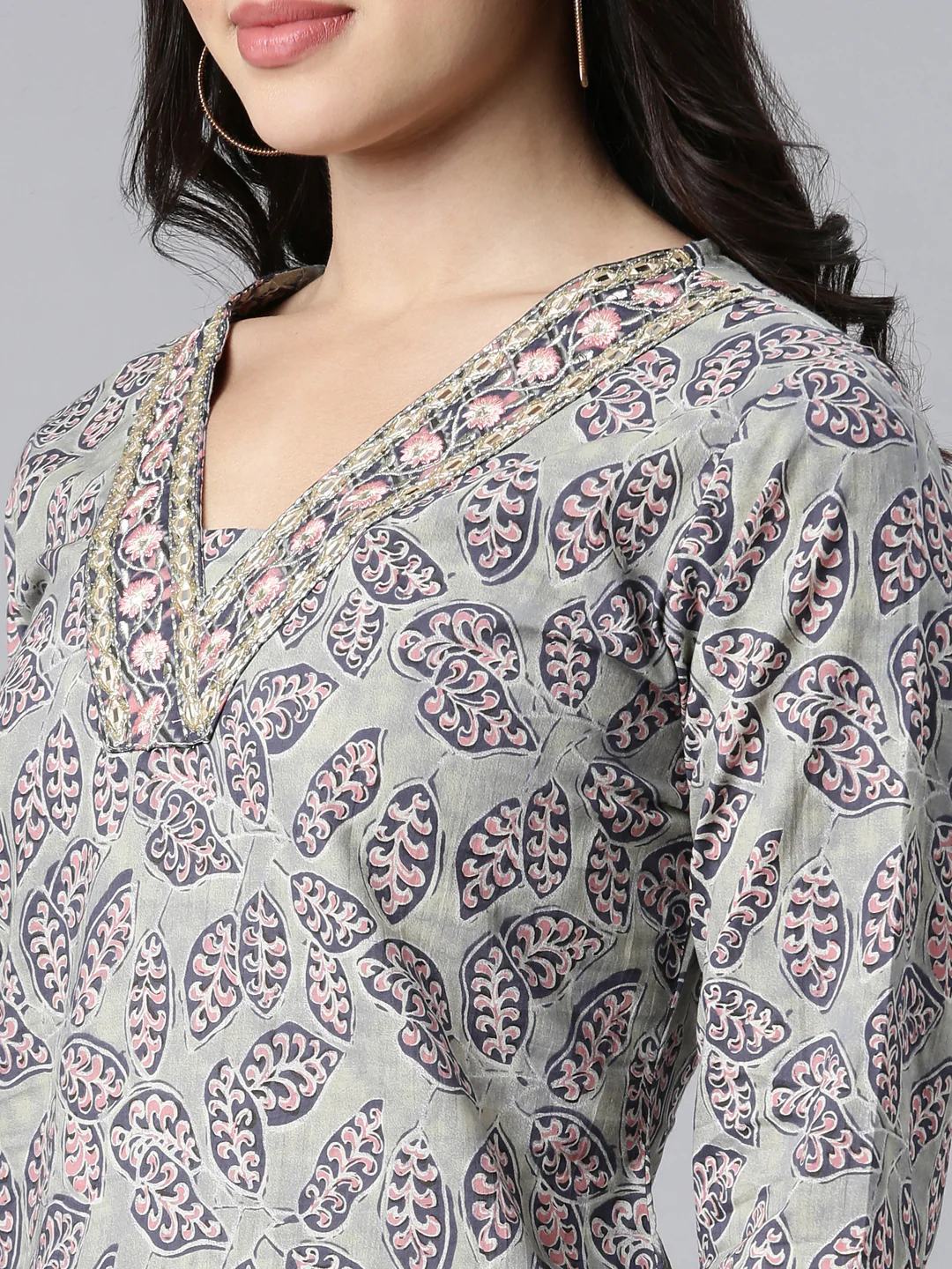 Neerus Grey Regular Straight Floral Kurta And Trousers With Dupatta - Image 4